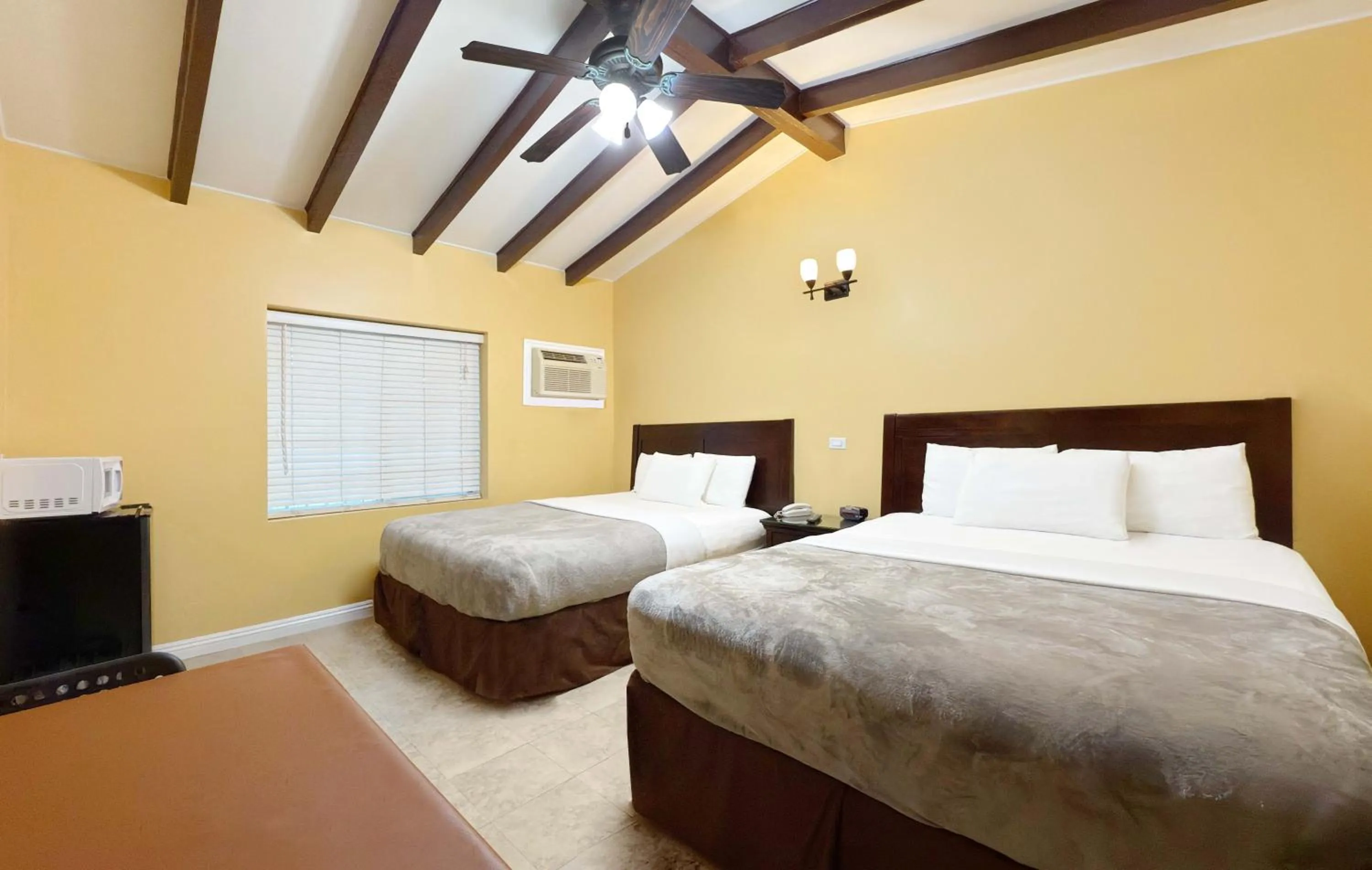 Standard Two Doubles Room in El Patio Inn - Near Universal Studios Hollywood