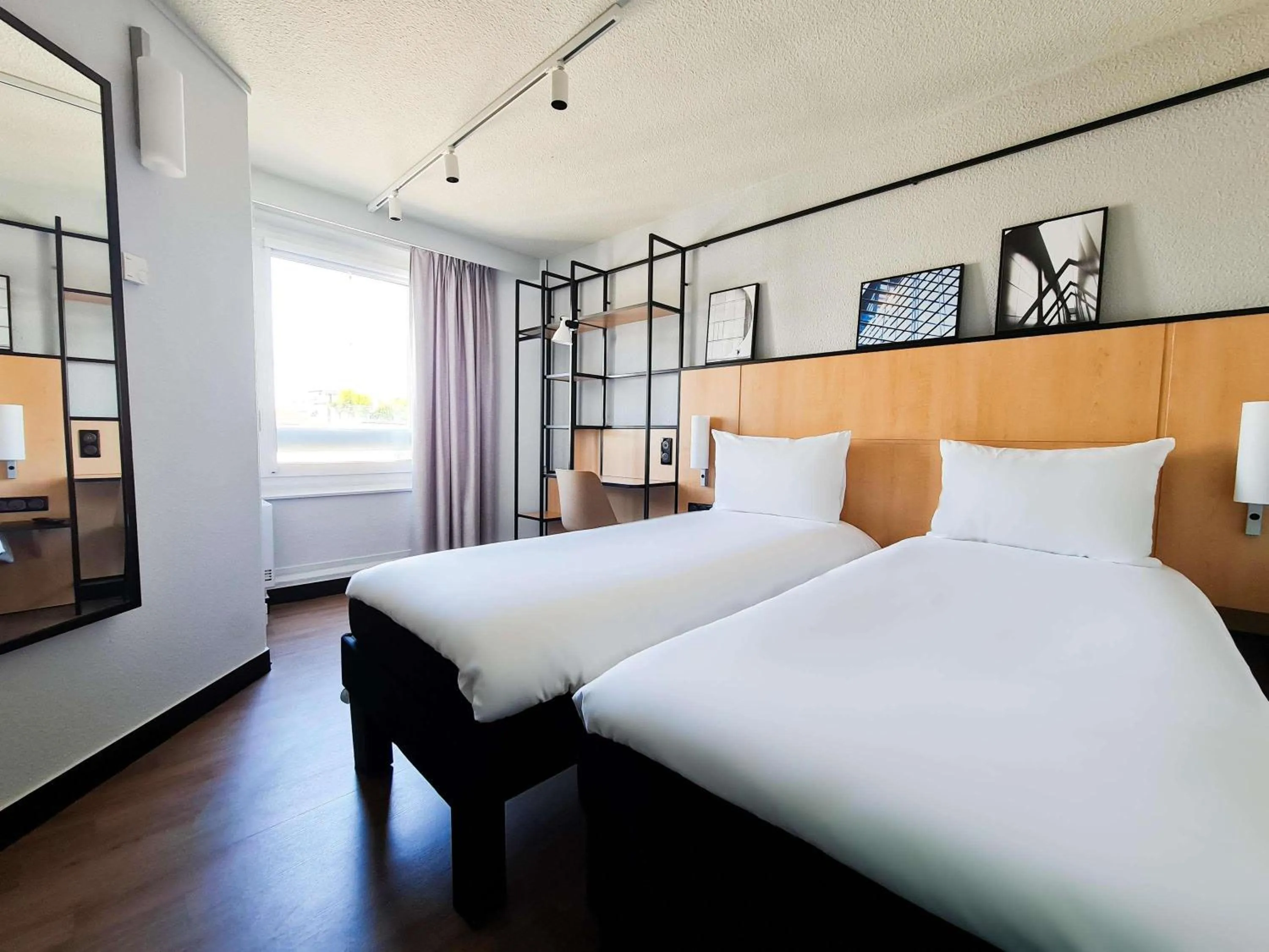 Standard Twin Room in Ibis Paris Tour Eiffel Cambronne 15ème