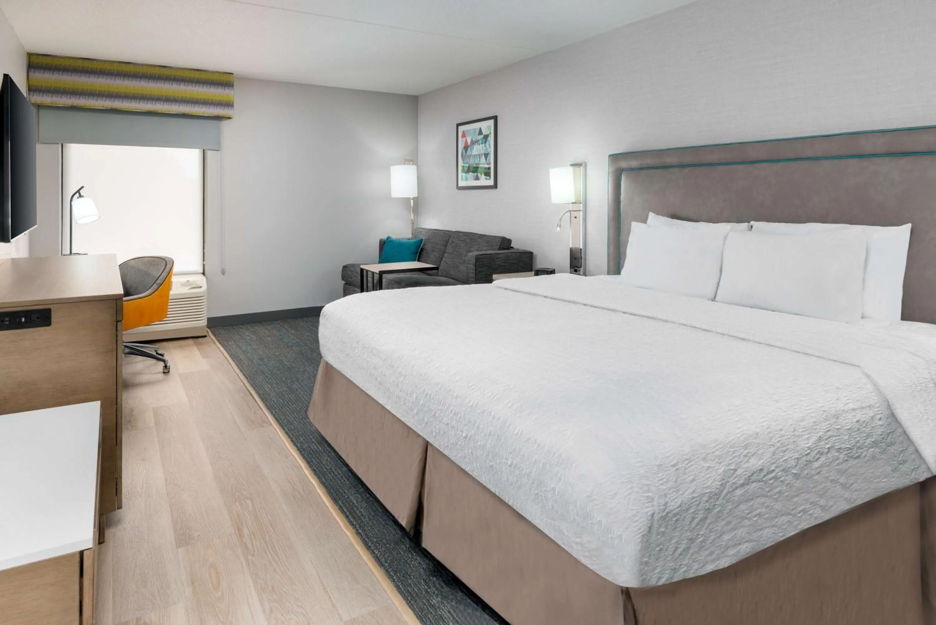 King Room with King Bed - Non-Smoking in Hampton Inn Hartford Airport