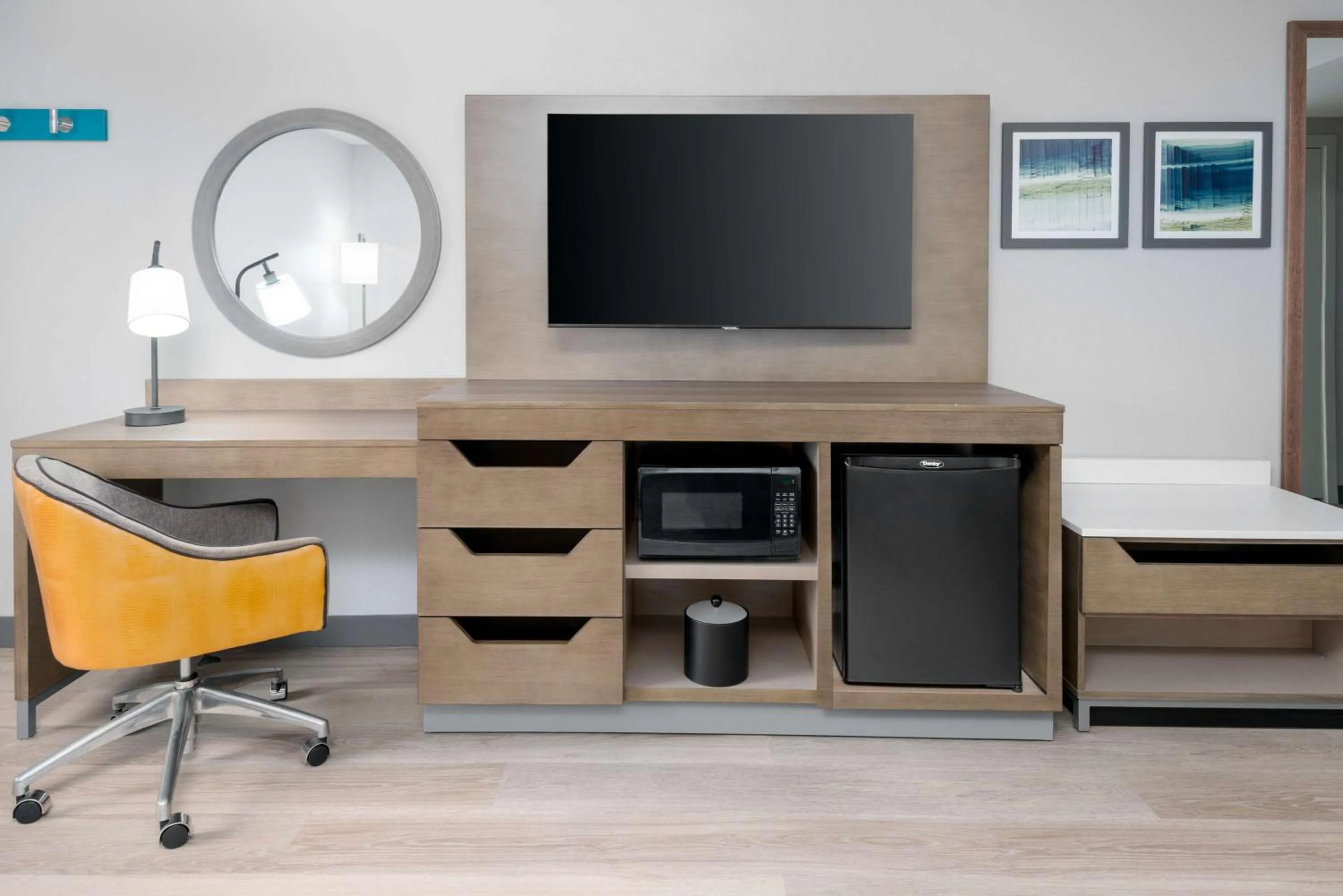 King Room with Accessible Tub - Mobility and Hearing Access/Non-Smoking in Hampton Inn Hartford Airport