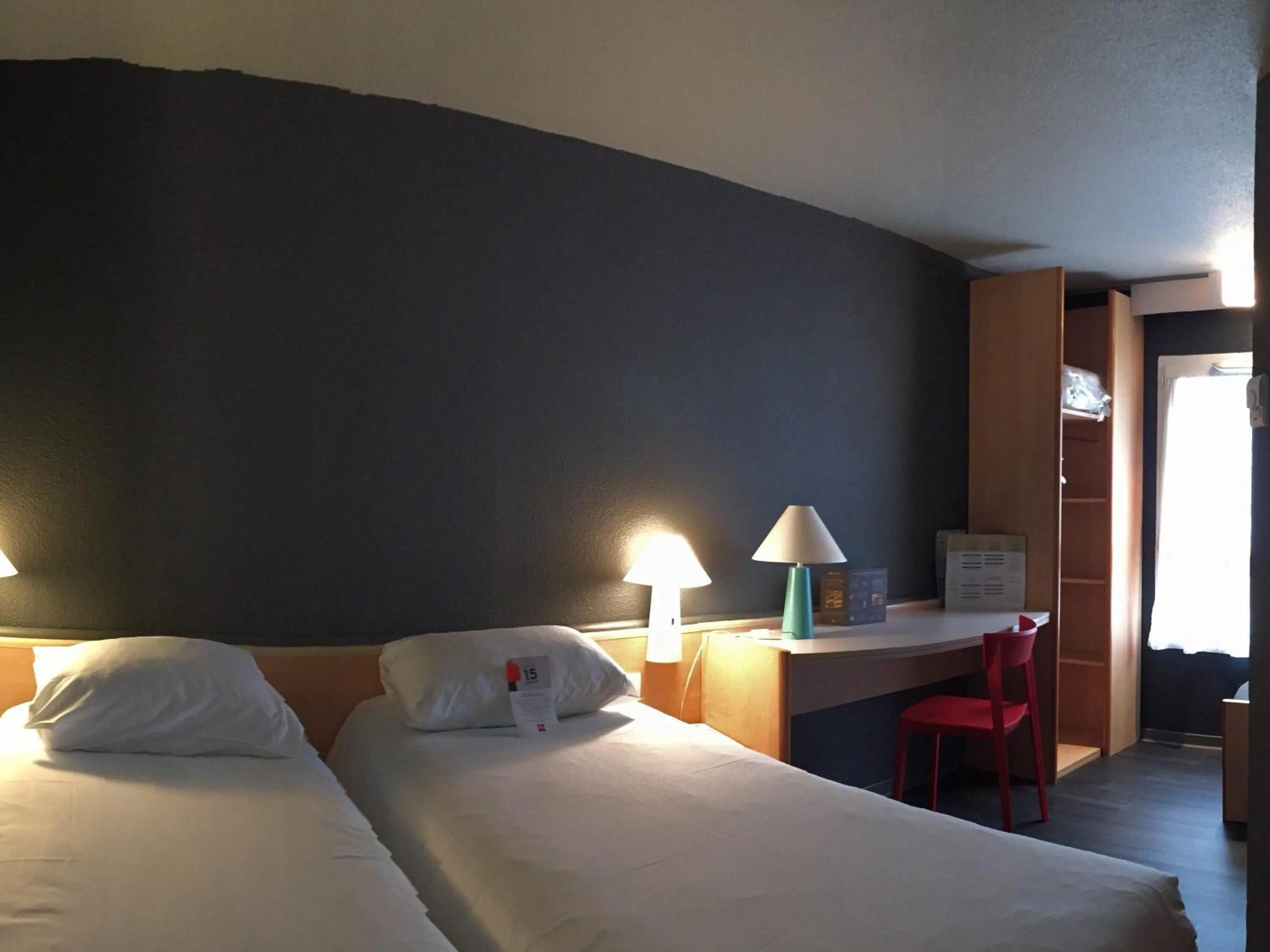 Standard Twin Room in ibis Rochefort