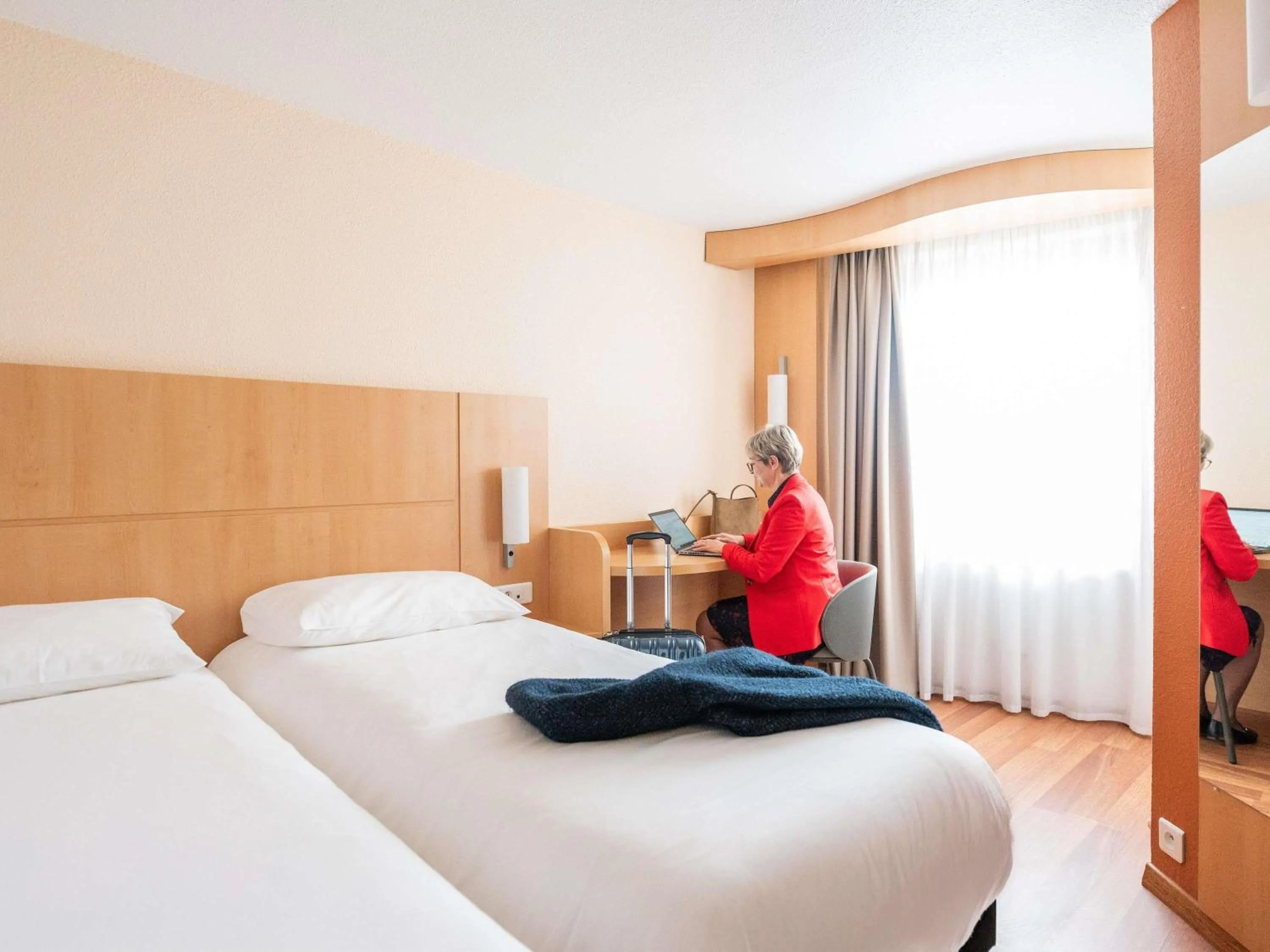 Standard Room with twin beds in ibis Nantes Centre Tour Bretagne