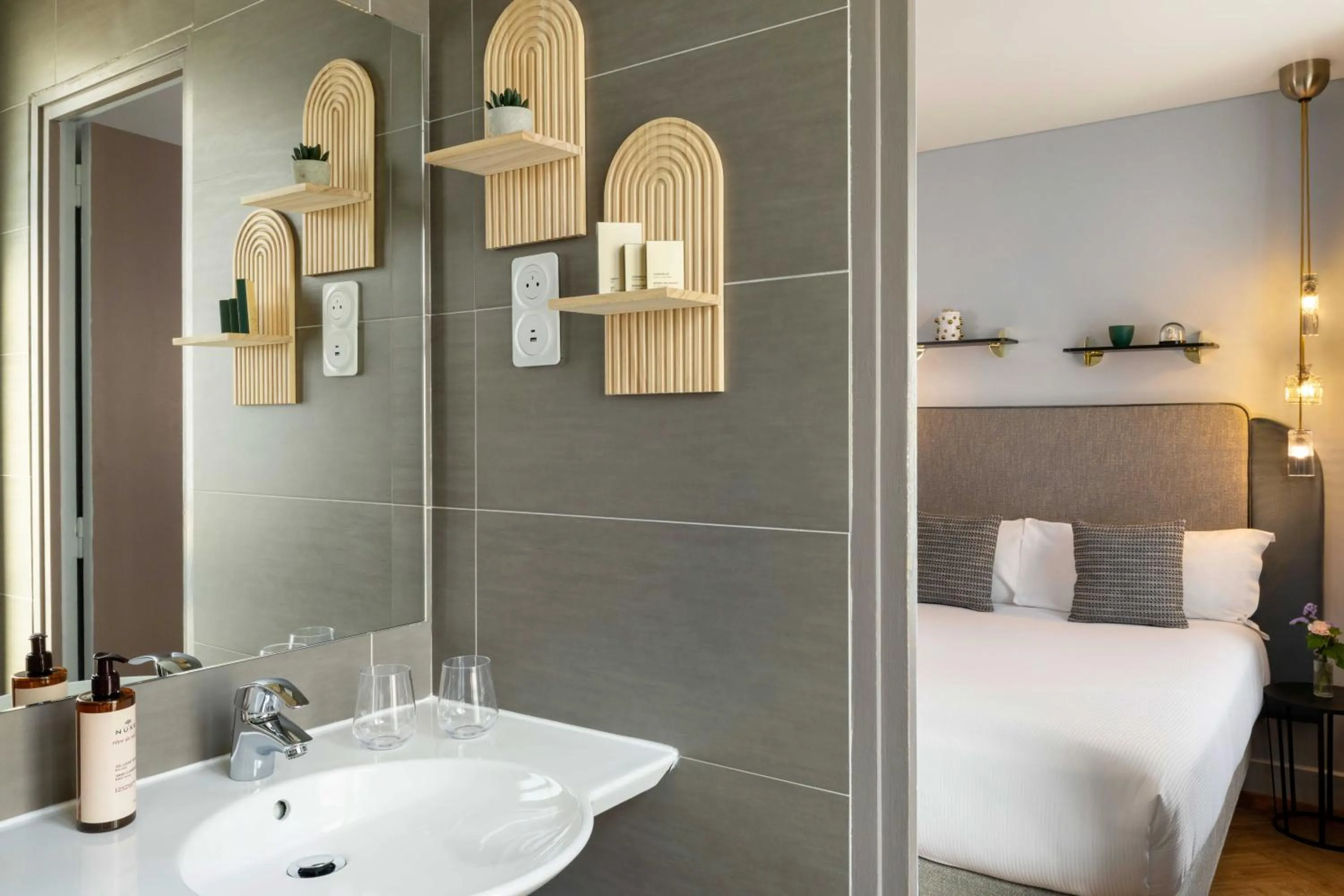 Superior Room Terrace with Sauna access in Hôtel Eiffel Saint Charles