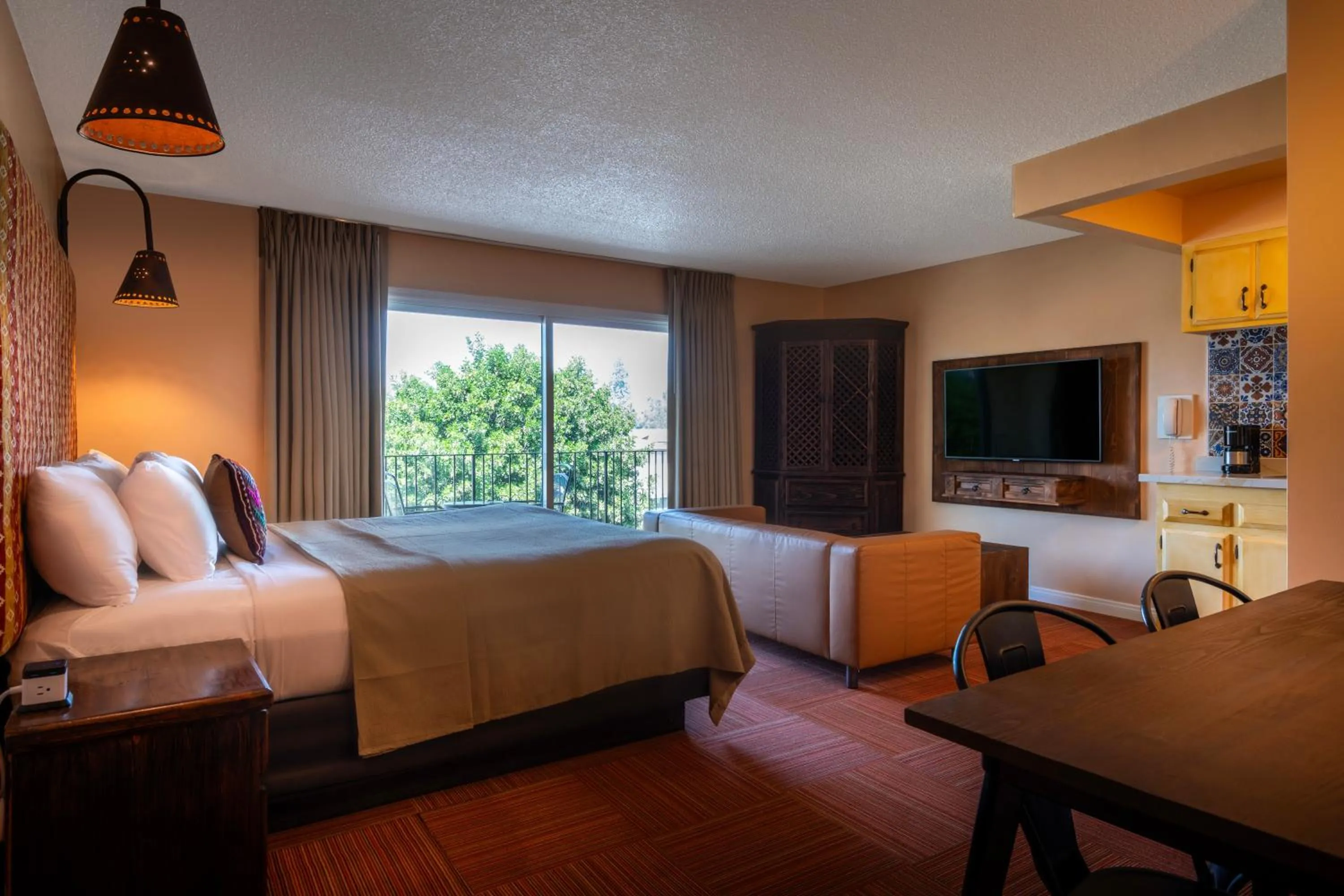 King Kitchen Studio in Hotel Pepper Tree Boutique Kitchen Studios - Anaheim