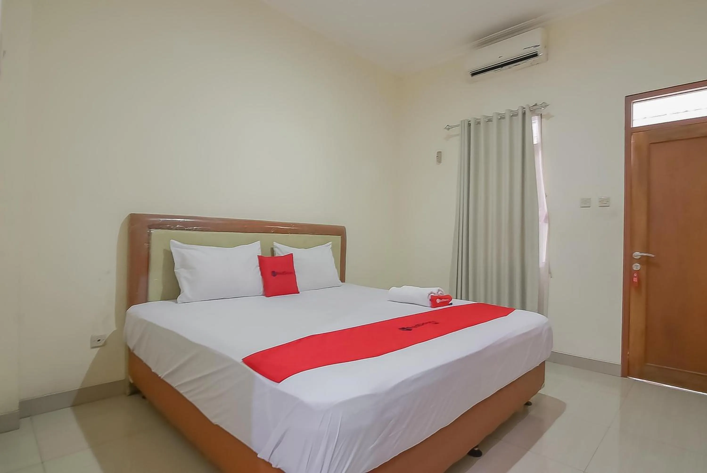 Double Room in RedDoorz near IPDN 2