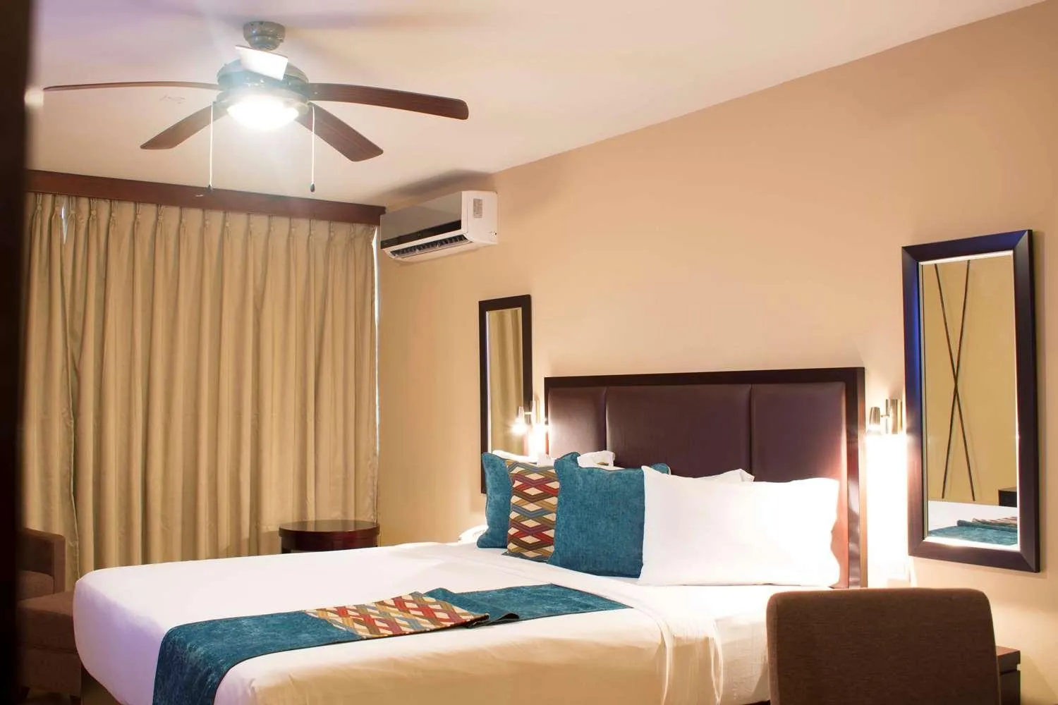 Deluxe Double Room with Double Bed in Best Western Plus Accra Beach Hotel