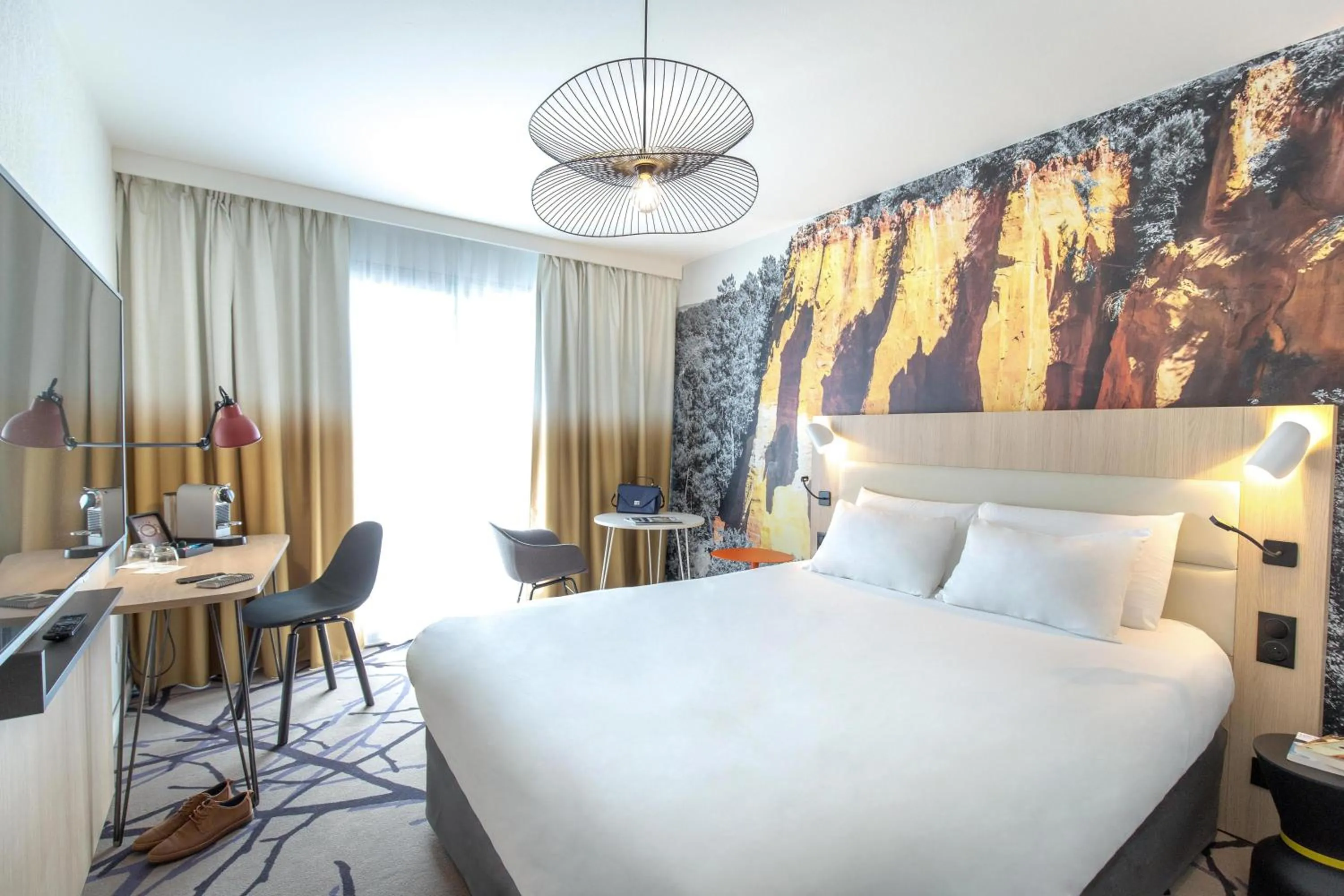 Privilege Room with Double Bed and Balcony in Mercure Cavaillon