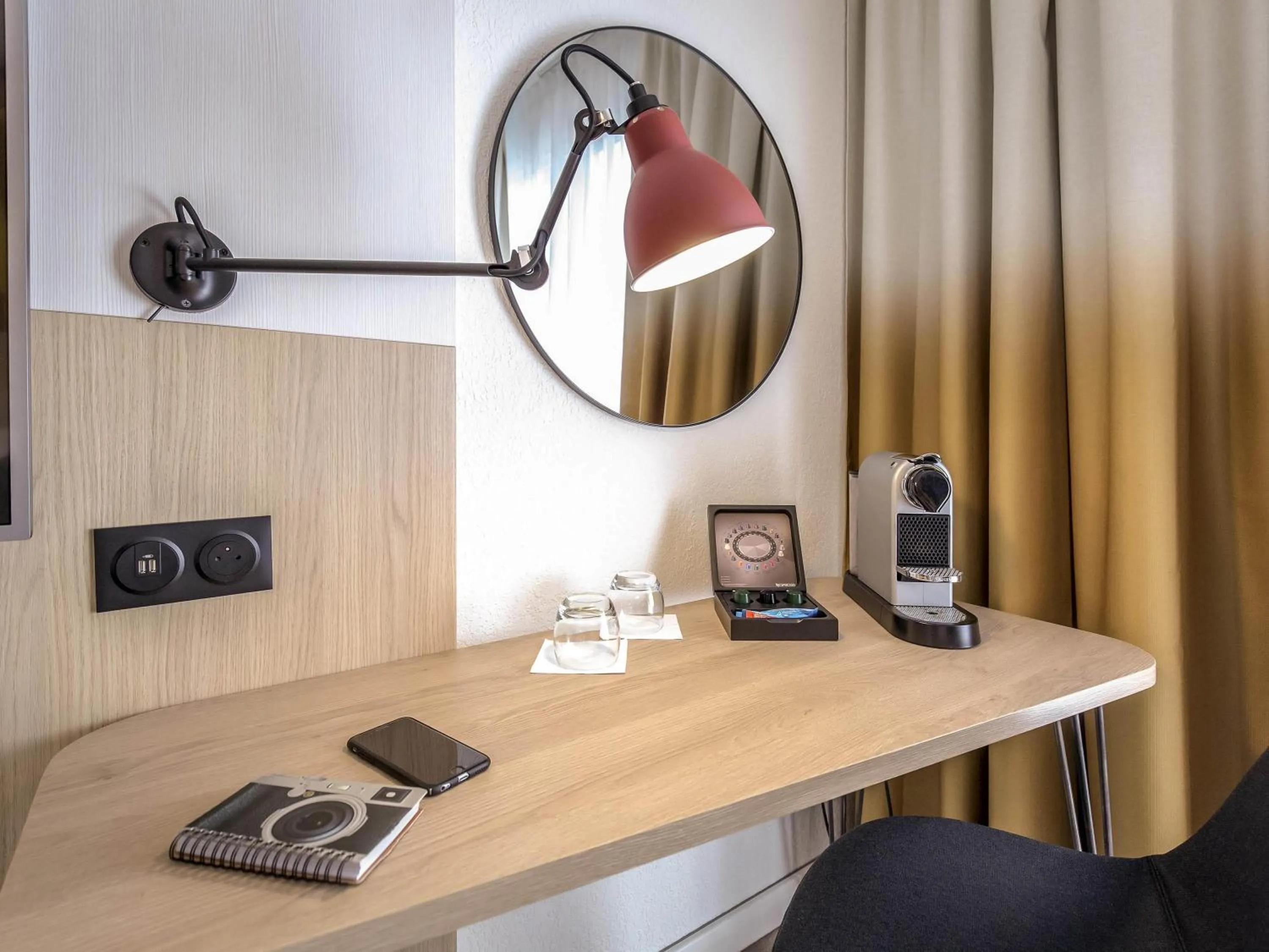 Privilege Room with Double Bed and Balcony in Mercure Cavaillon