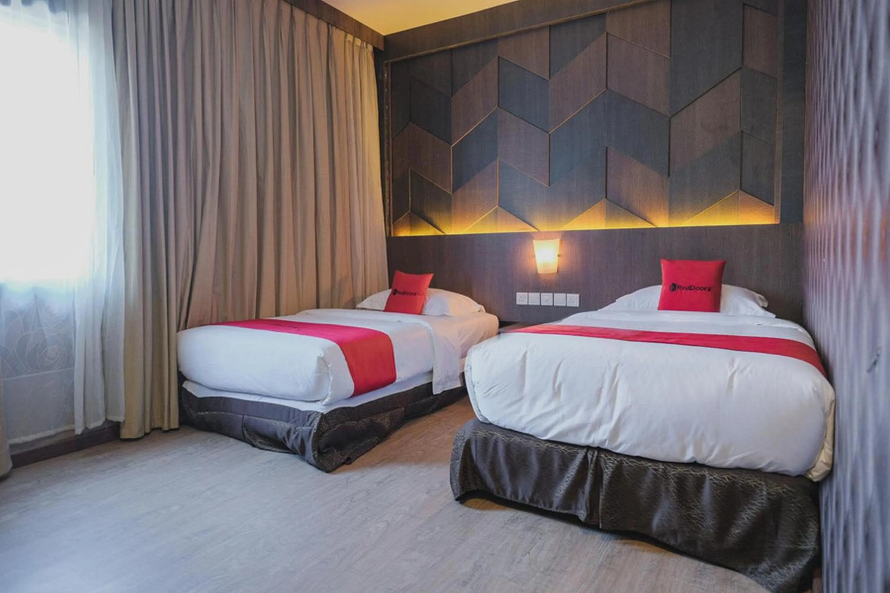 Twin Room in RedDoorz Plus near Pantai Coastarina 2 Batam