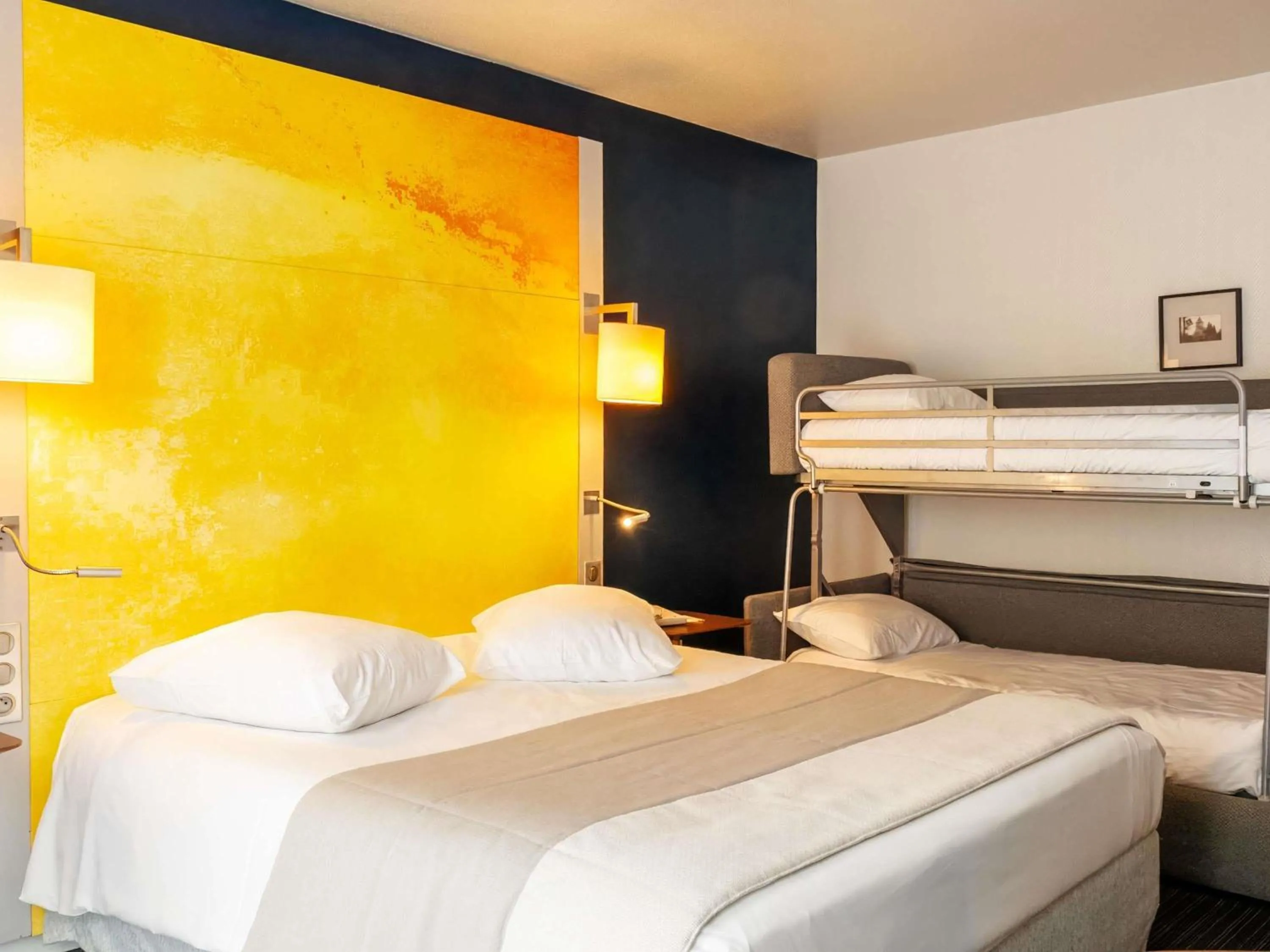 Classic  Double Room with Sofa Bed in Mercure Rouen Centre Cathédrale