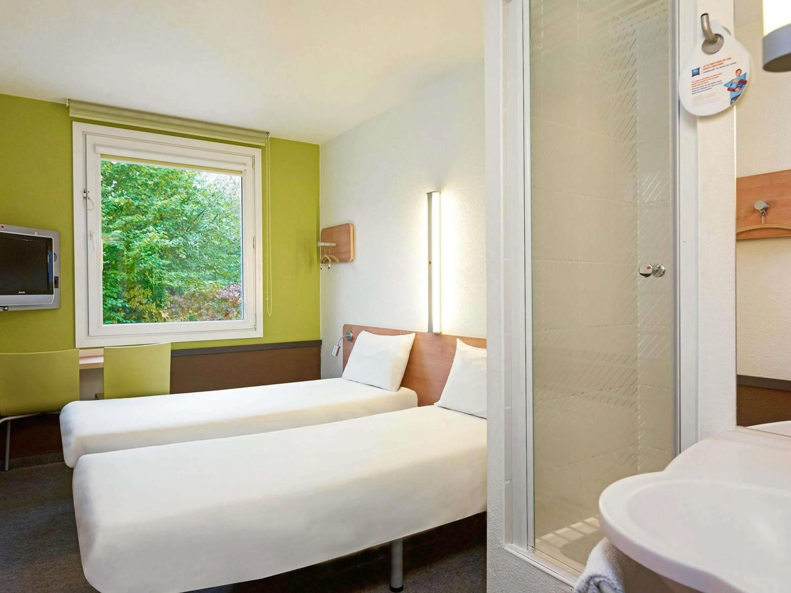 Standard Twin Room in ibis budget Wrocław Południe