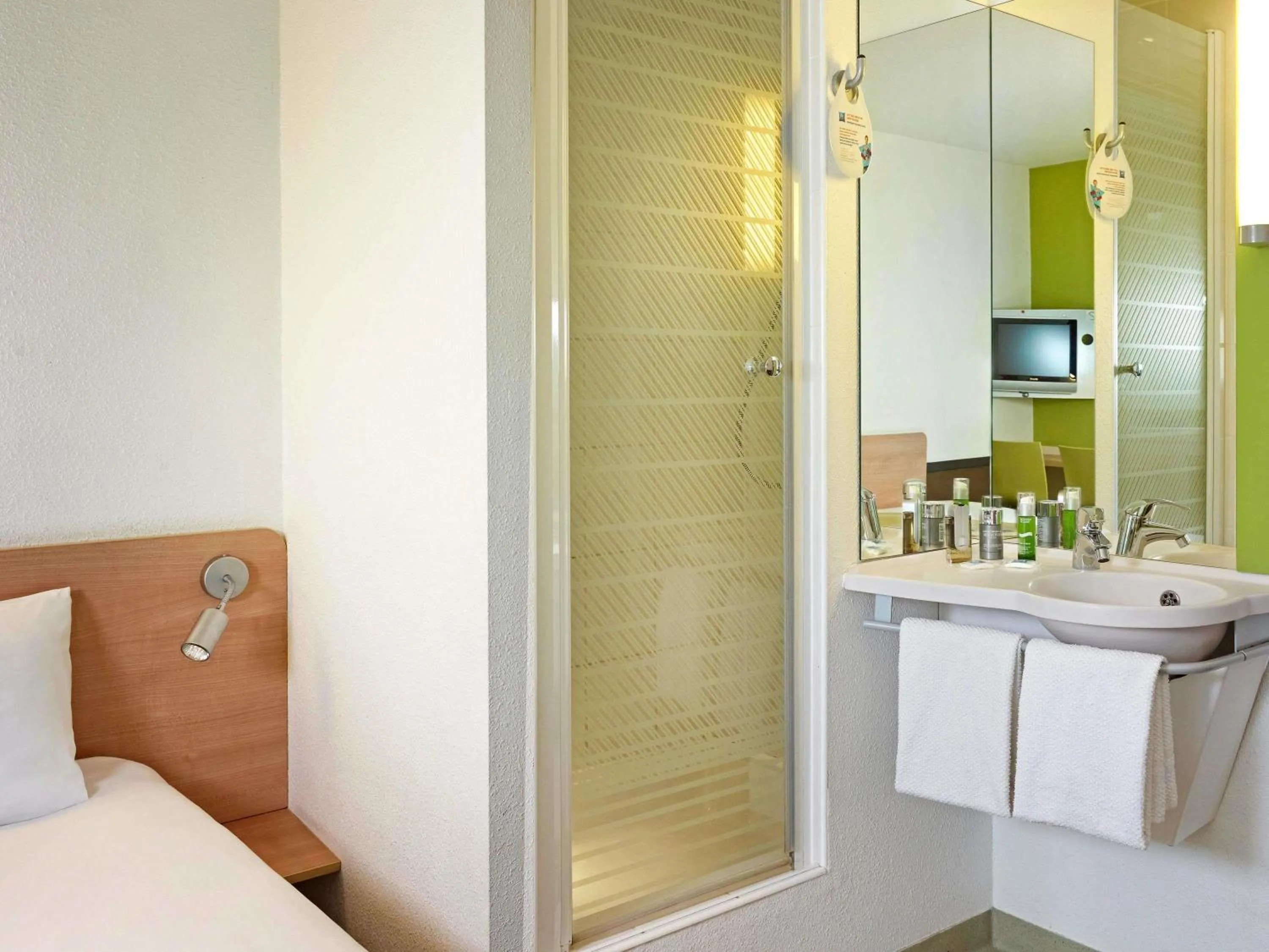 Standard Double Room in ibis budget Wrocław Południe