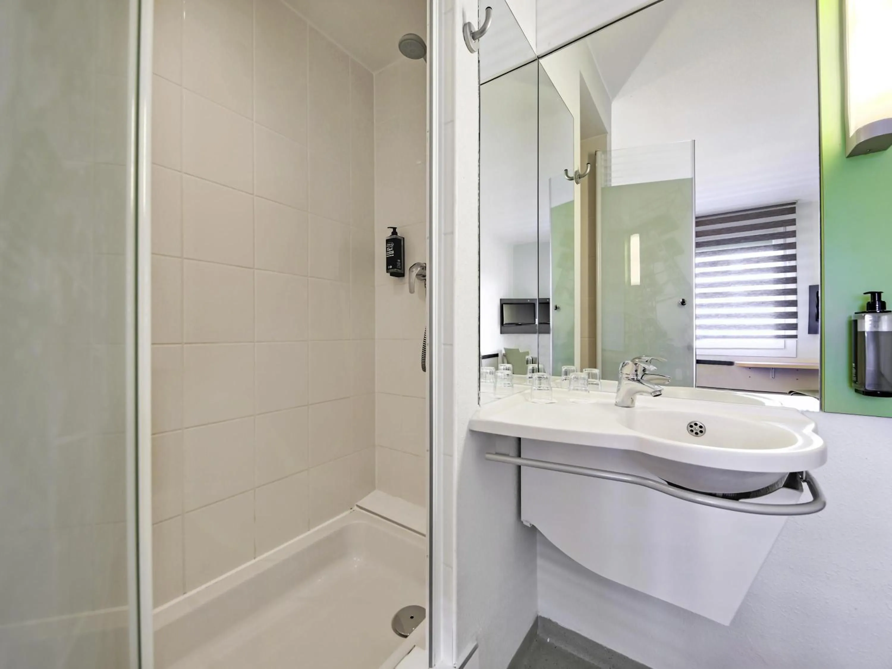 Standard Twin Room in ibis budget Katowice Centrum