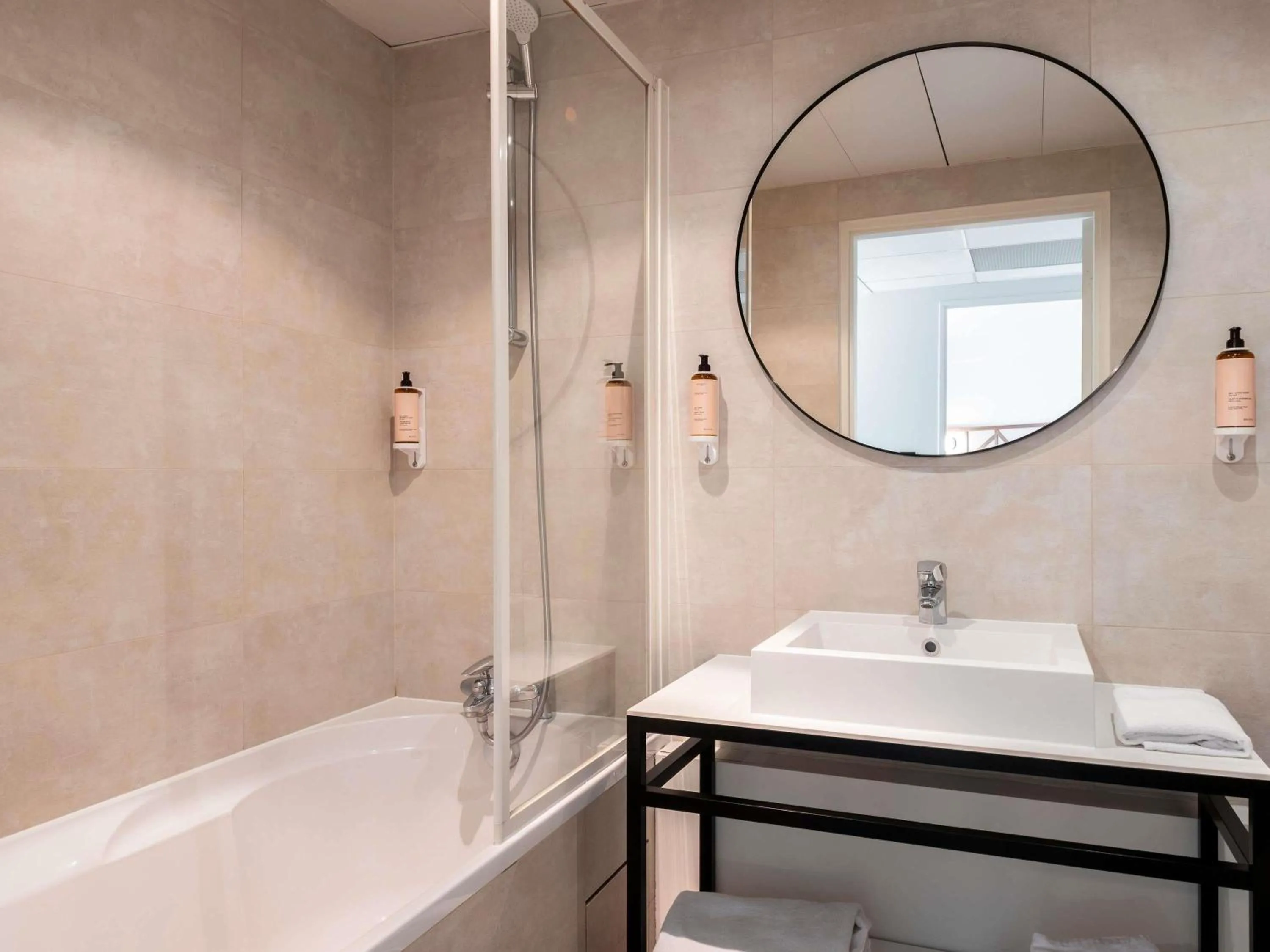 Privilege Double Room with Sofa Bed in Mercure Rouen Centre Champ de Mars