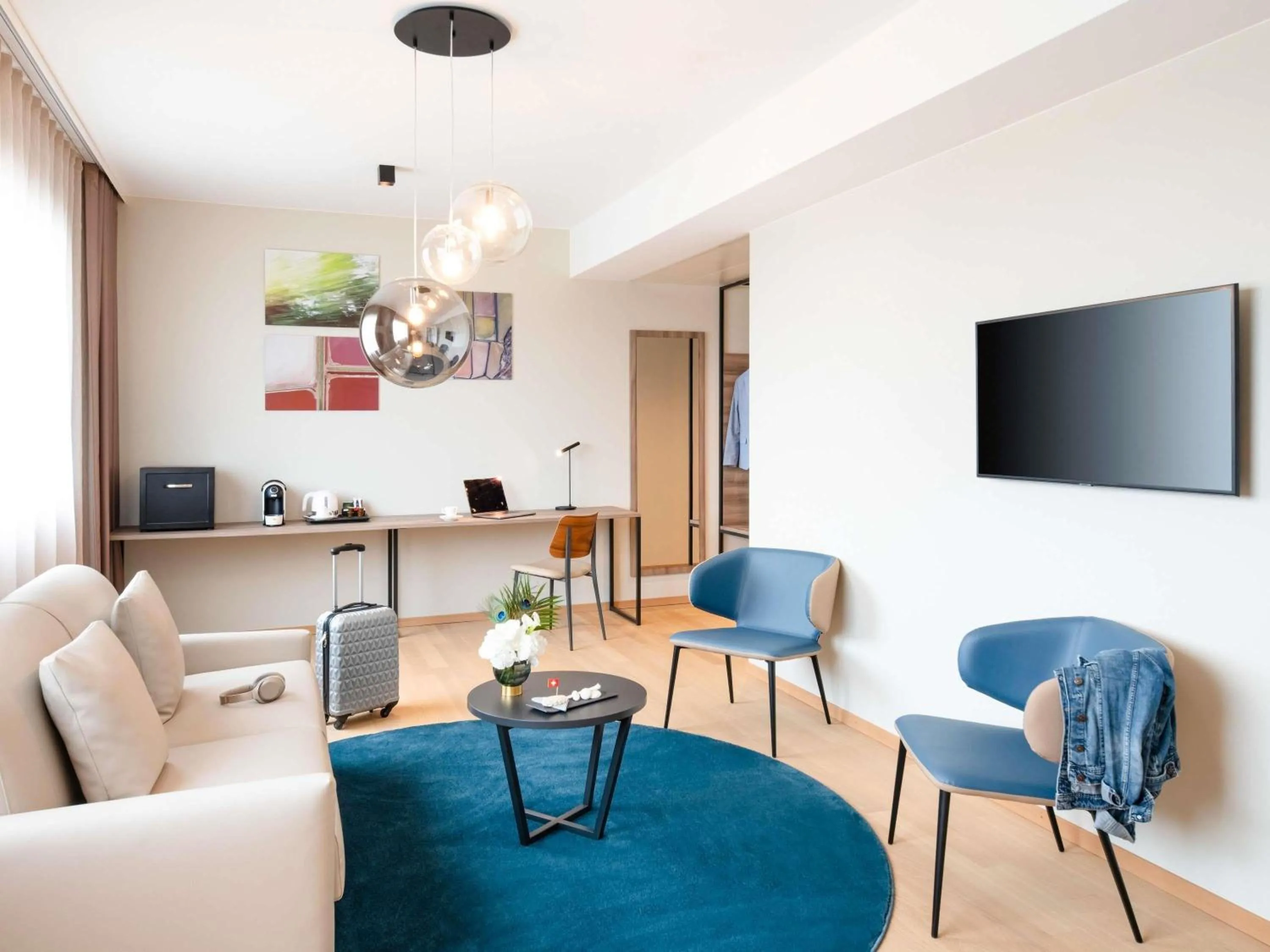 Superior Suite with Double Bed and Extra Bed in Mercure Geneva Airport