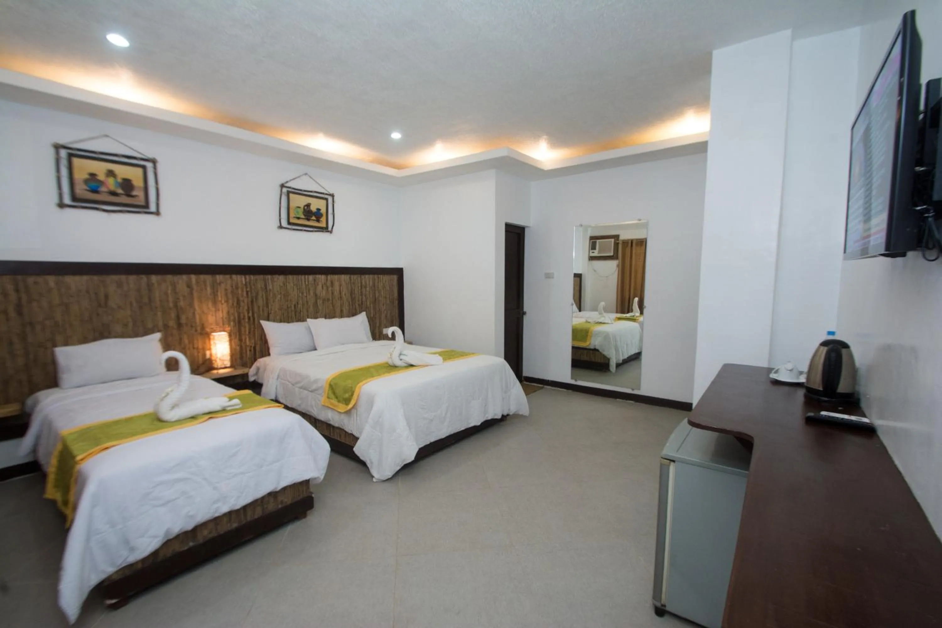 Deluxe Triple Room in Bamboo Beach Resort & Restaurant