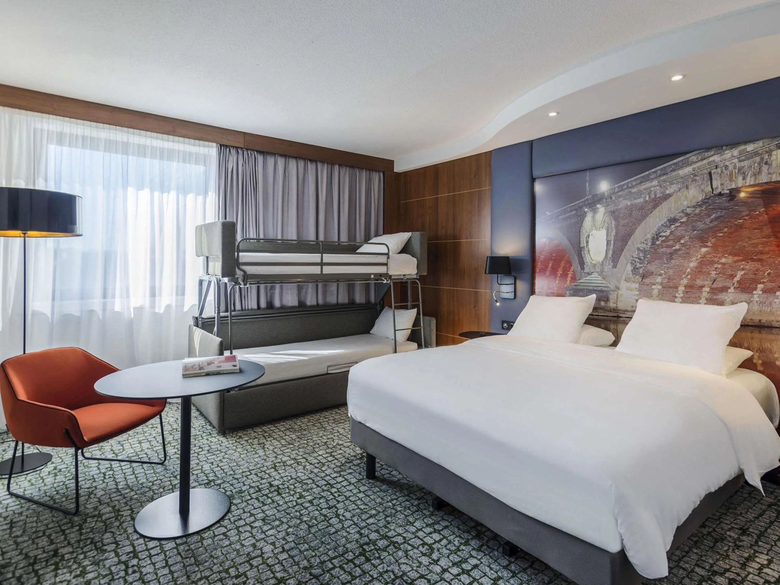 Family Room in Hotel Mercure Toulouse Centre Compans