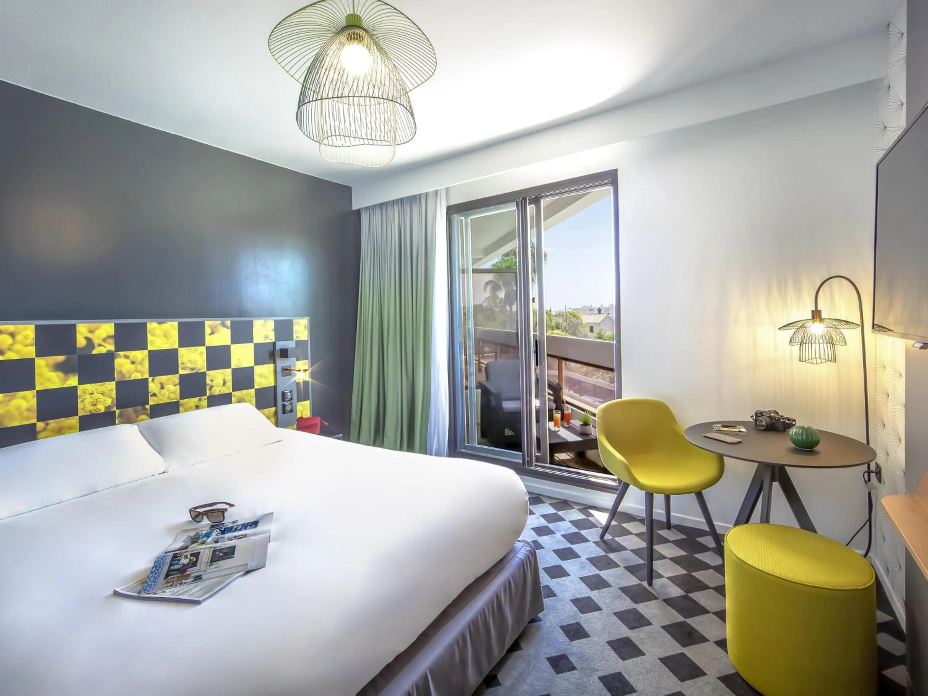Privilege room with one double bed and balcony in Mercure Hyères Centre Côte d'Azur