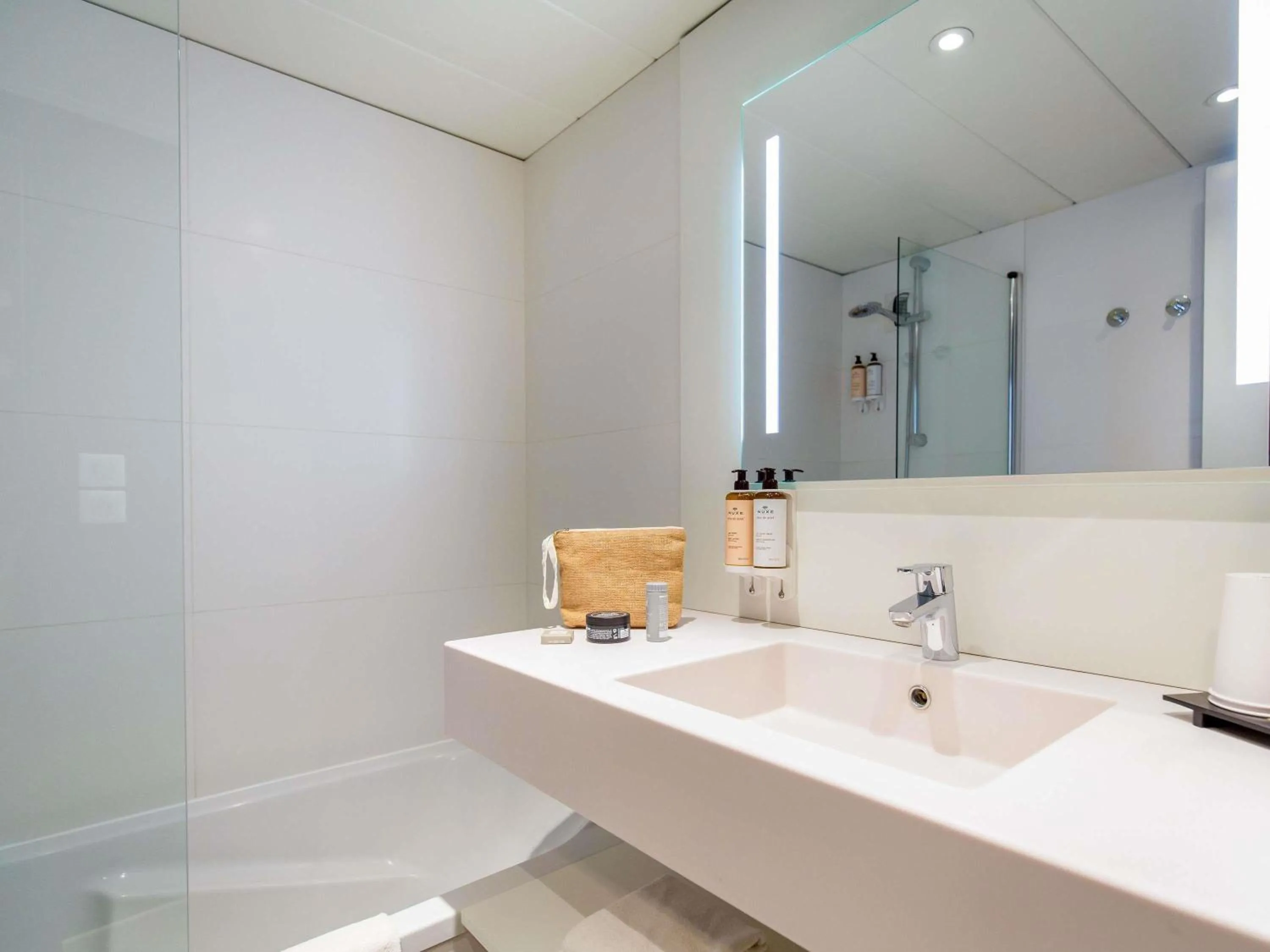 Junior Suite with balcony - One Double Bed and One Sofa Bed in Mercure Hyères Centre Côte d'Azur