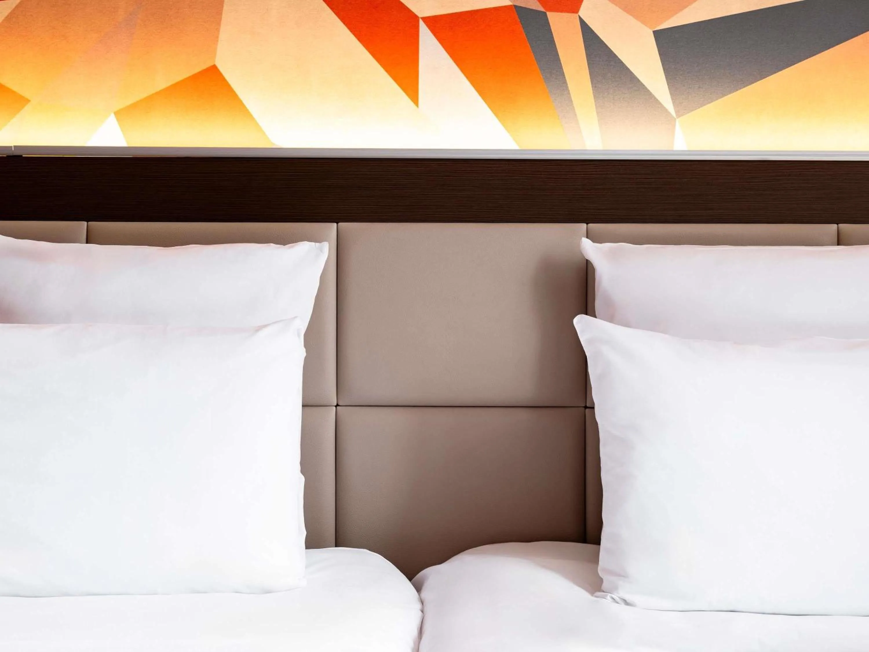 Classic Twin Room in Mercure Bayeux Omaha Beach