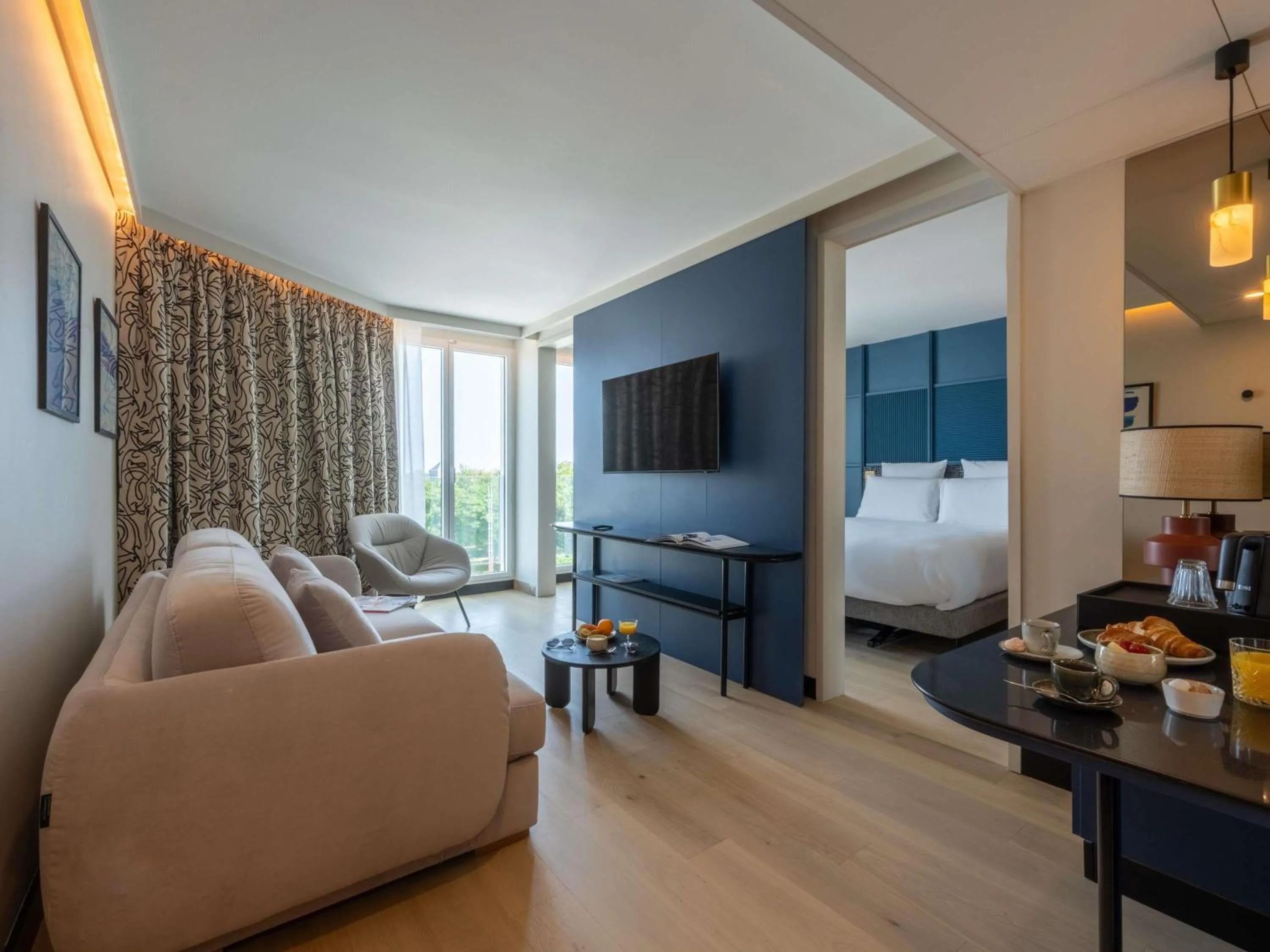 Junior Suite with Harbor View in Mercure La Rochelle Vieux Port