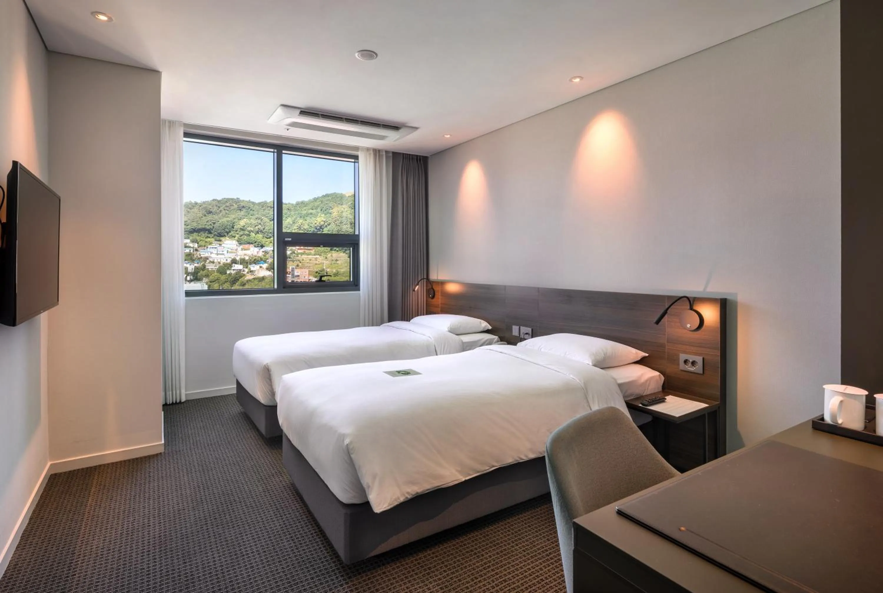 Superior Twin Room with City View in Grab The Ocean Songdo