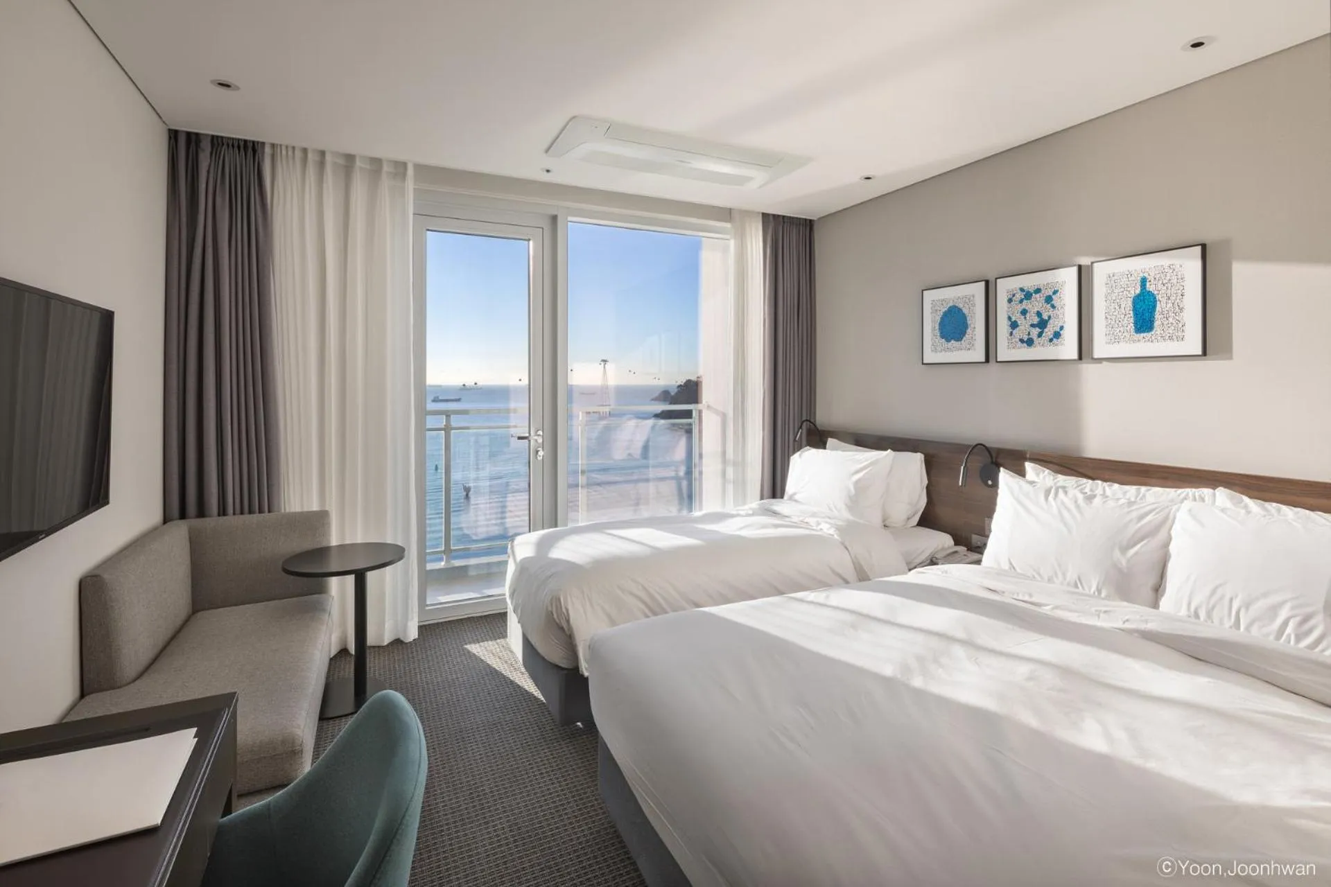 Deluxe Family Twin Room with Sea View and Terrace in Grab The Ocean Songdo
