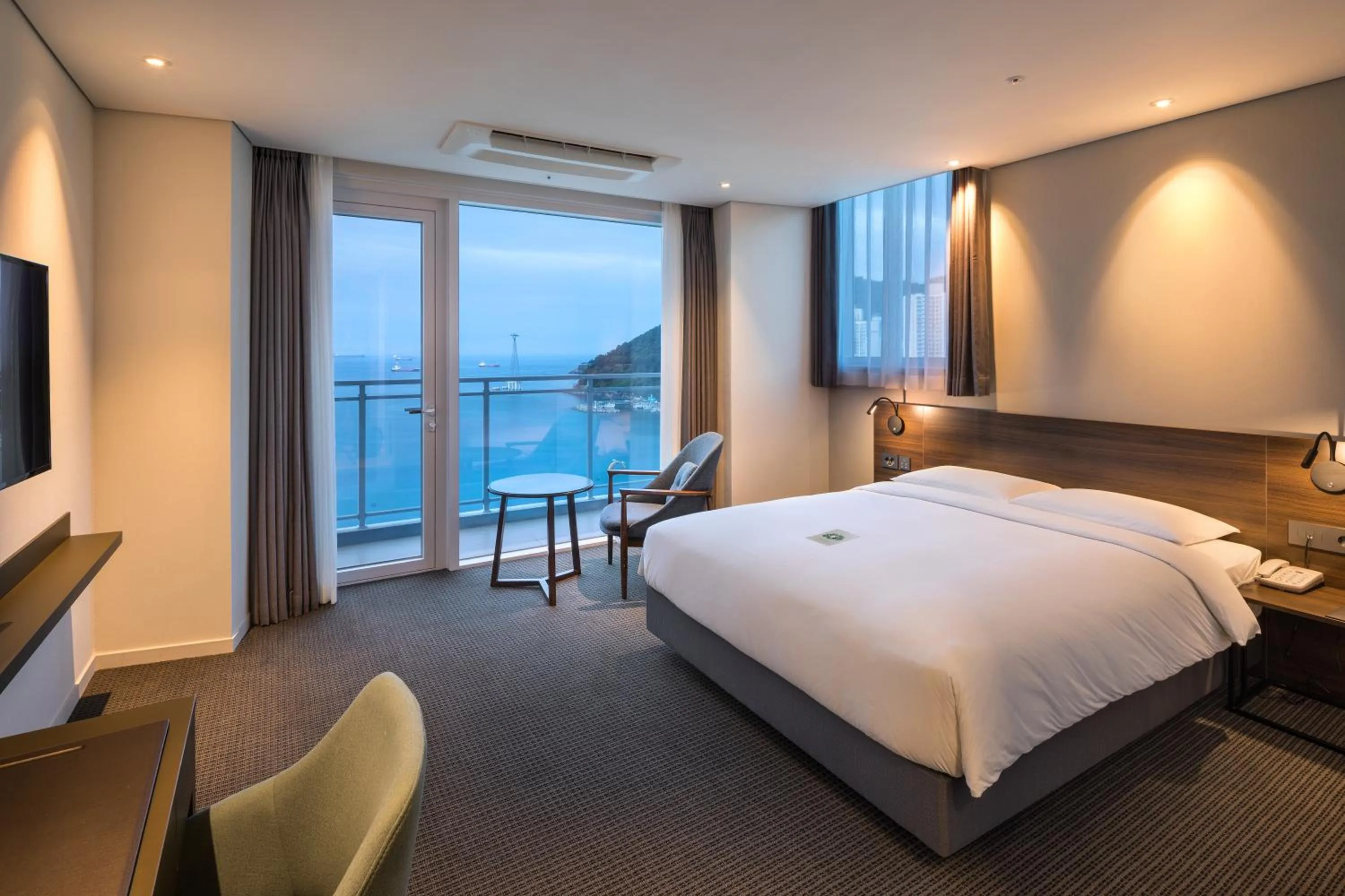 Suite with Sea View and Terrace in Grab The Ocean Songdo