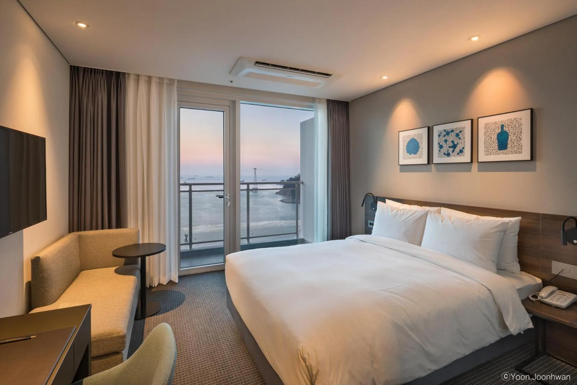 Queen Room with Sea View and Terrace in Grab The Ocean Songdo