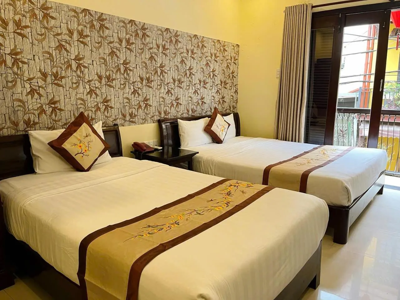 Deluxe Twin Room in Golden River Hotel