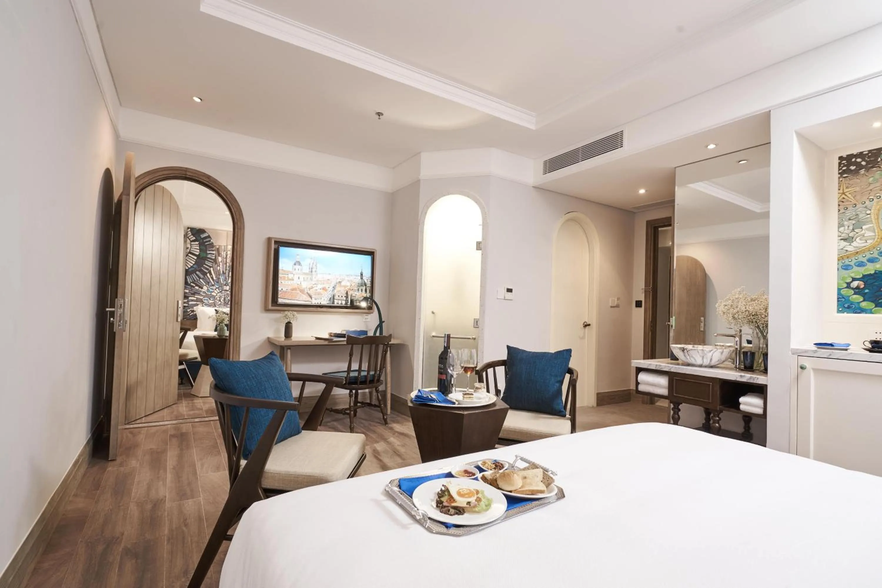 Deluxe Double Room in Sofiana My Khe Hotel & Spa - Rooftop Pool Bar - Free Craft Beer and 20 minute Spa per Room