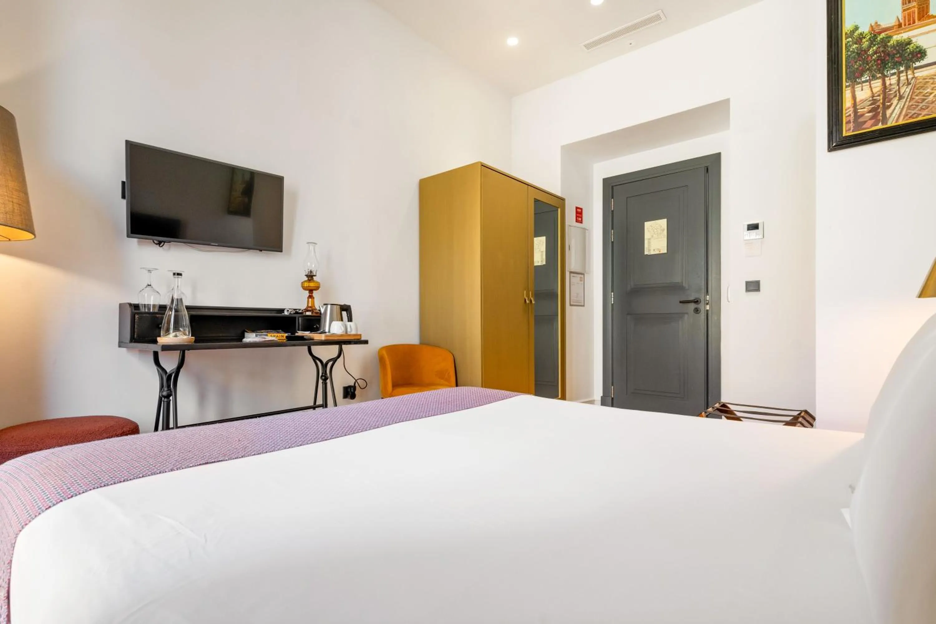 Double or Twin Room with Interior View in Joya del Casco Boutique Hotel by Shiadu