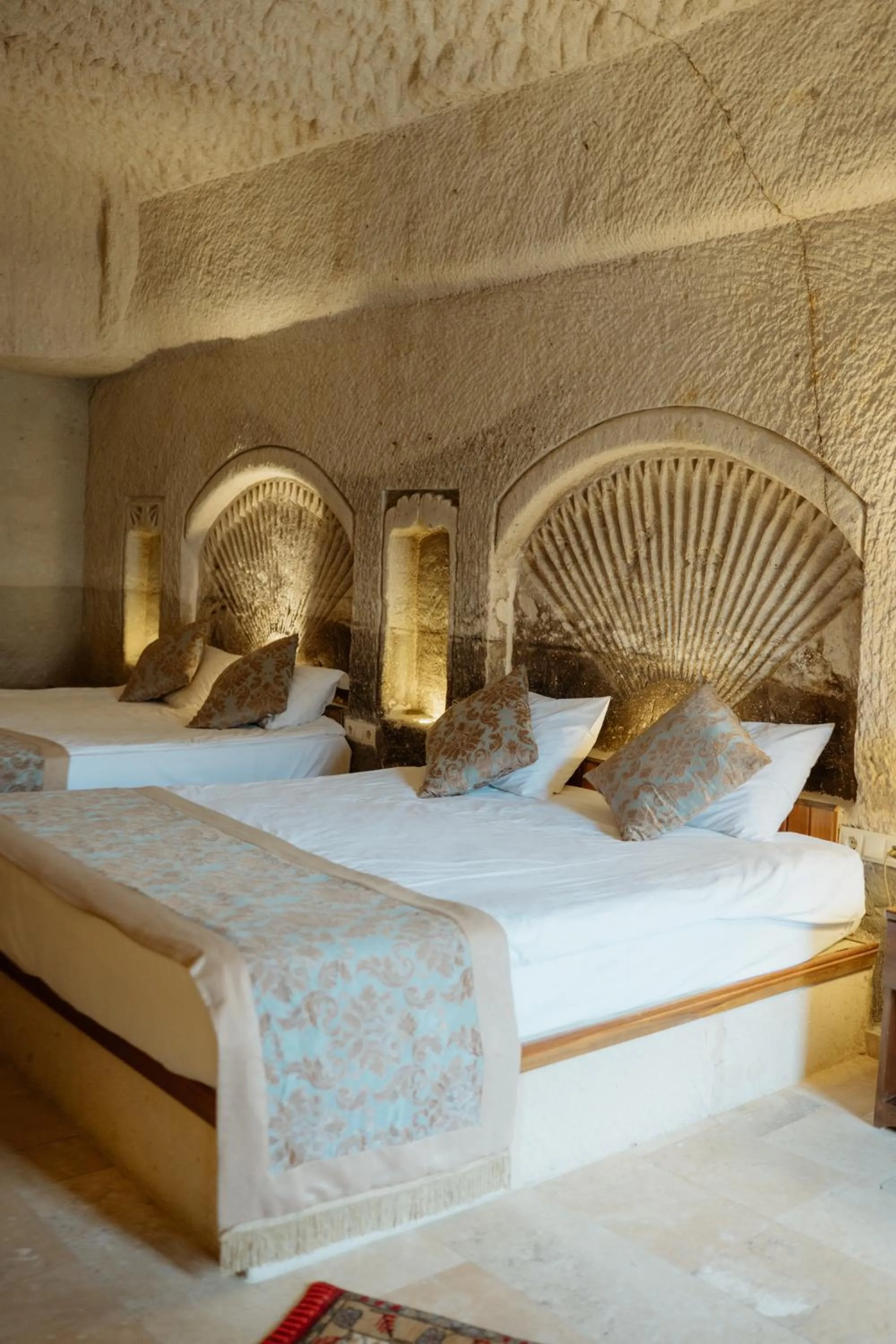 Deluxe Queen Room with Two Queen Beds in Kismet Cave Mansion