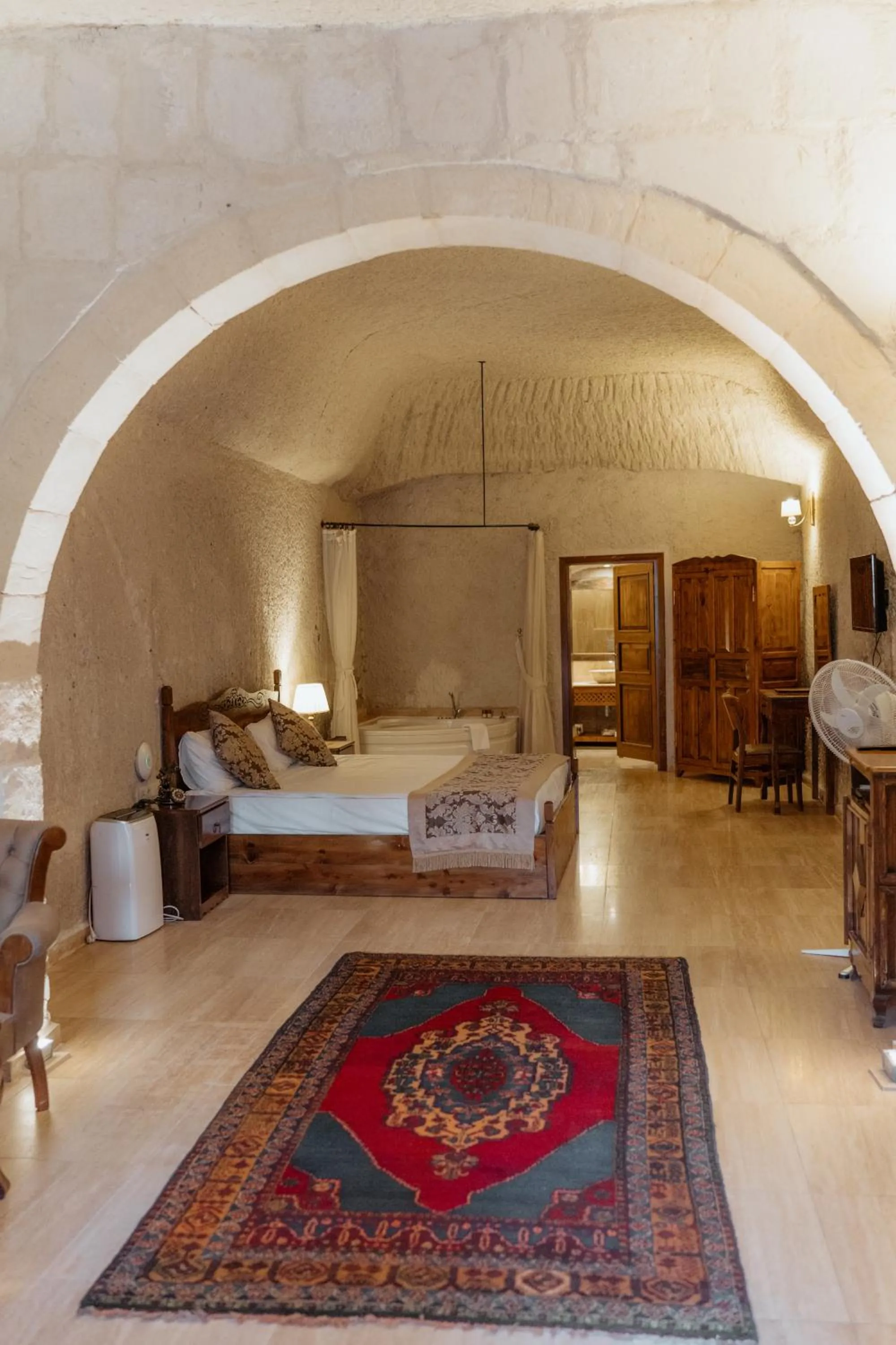 Deluxe King Suite in Kismet Cave Mansion