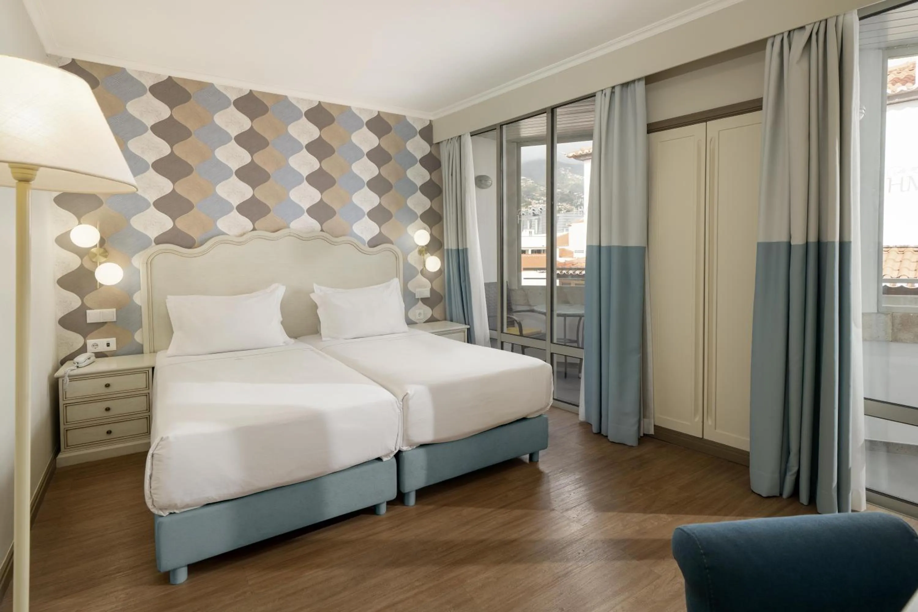 Superior Twin Room with Balcony in Hotel Madeira