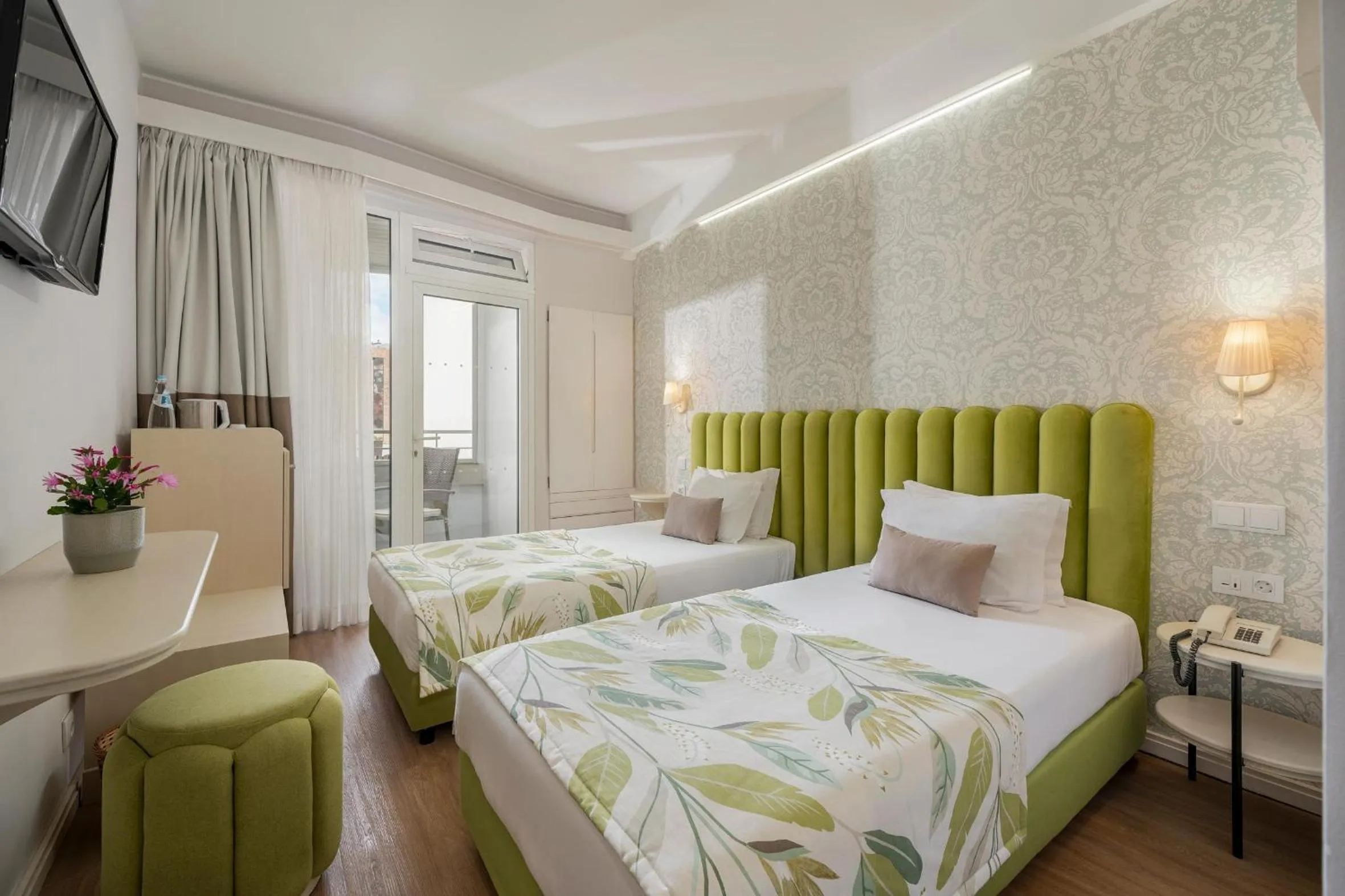 Standard Quadruple Room in Hotel Madeira