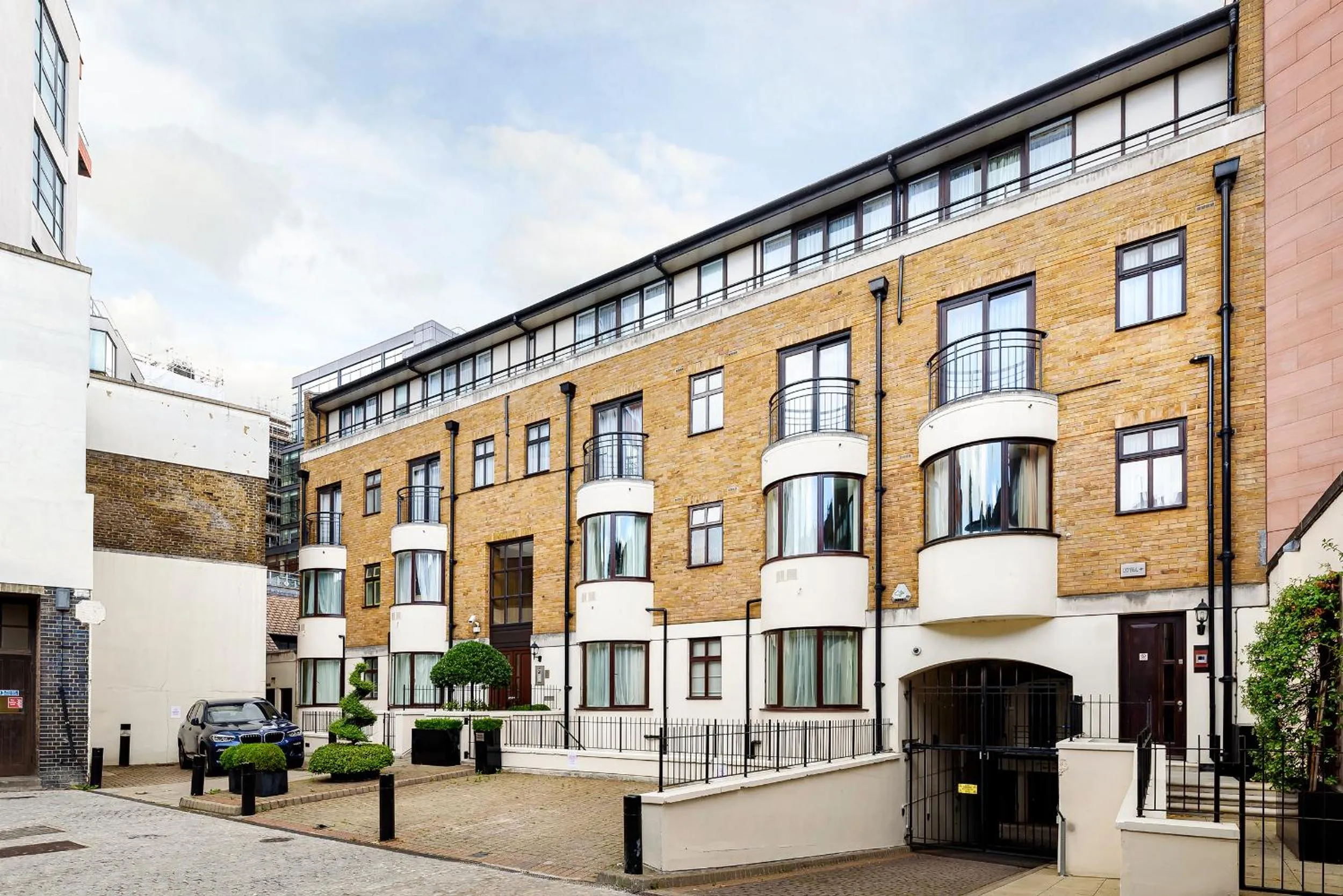 Two Bedroom Townhouse in Cheval Knightsbridge
