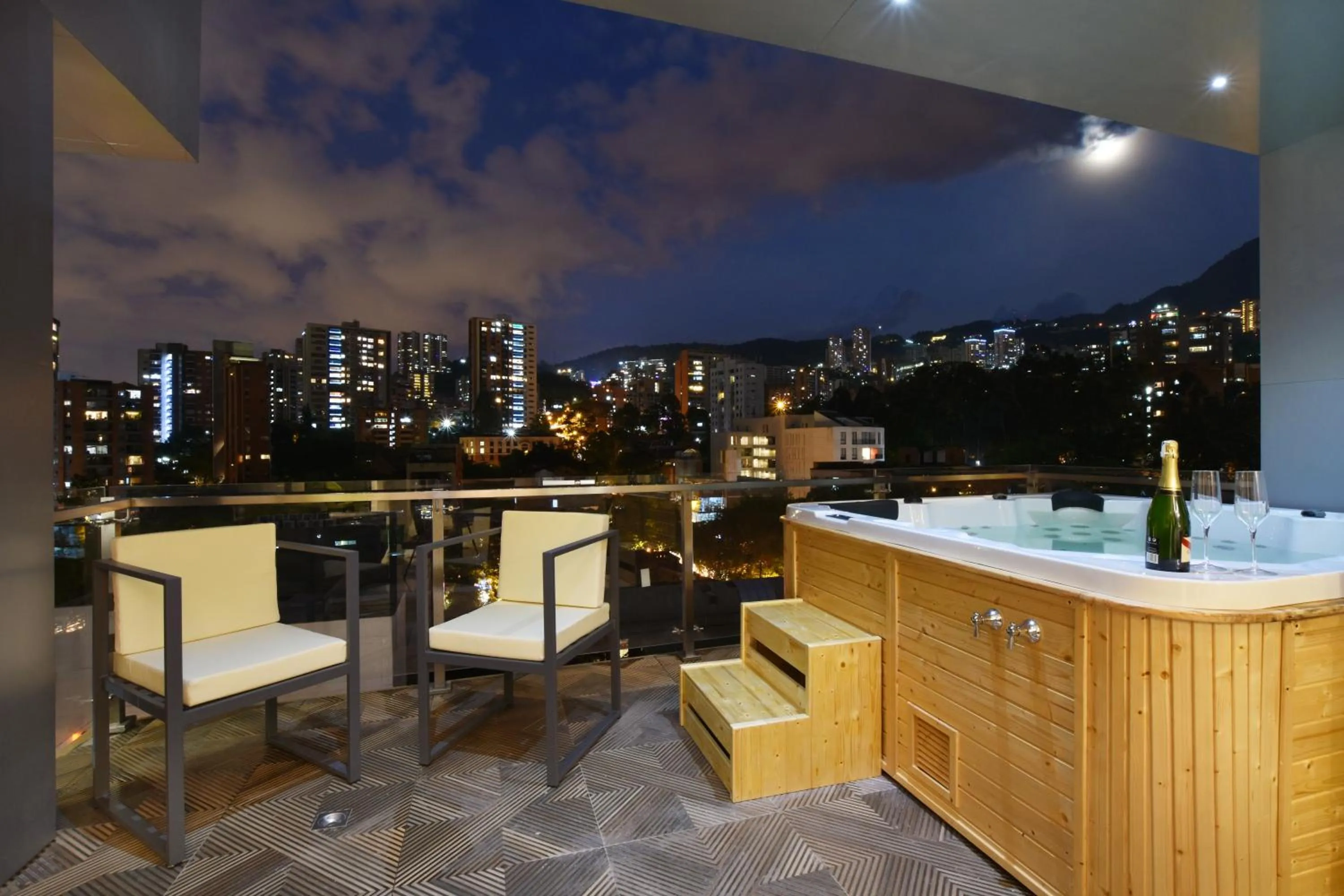 4-Bedroom penthouse with jacuzzi on the balcony in Haven A Design Hotel