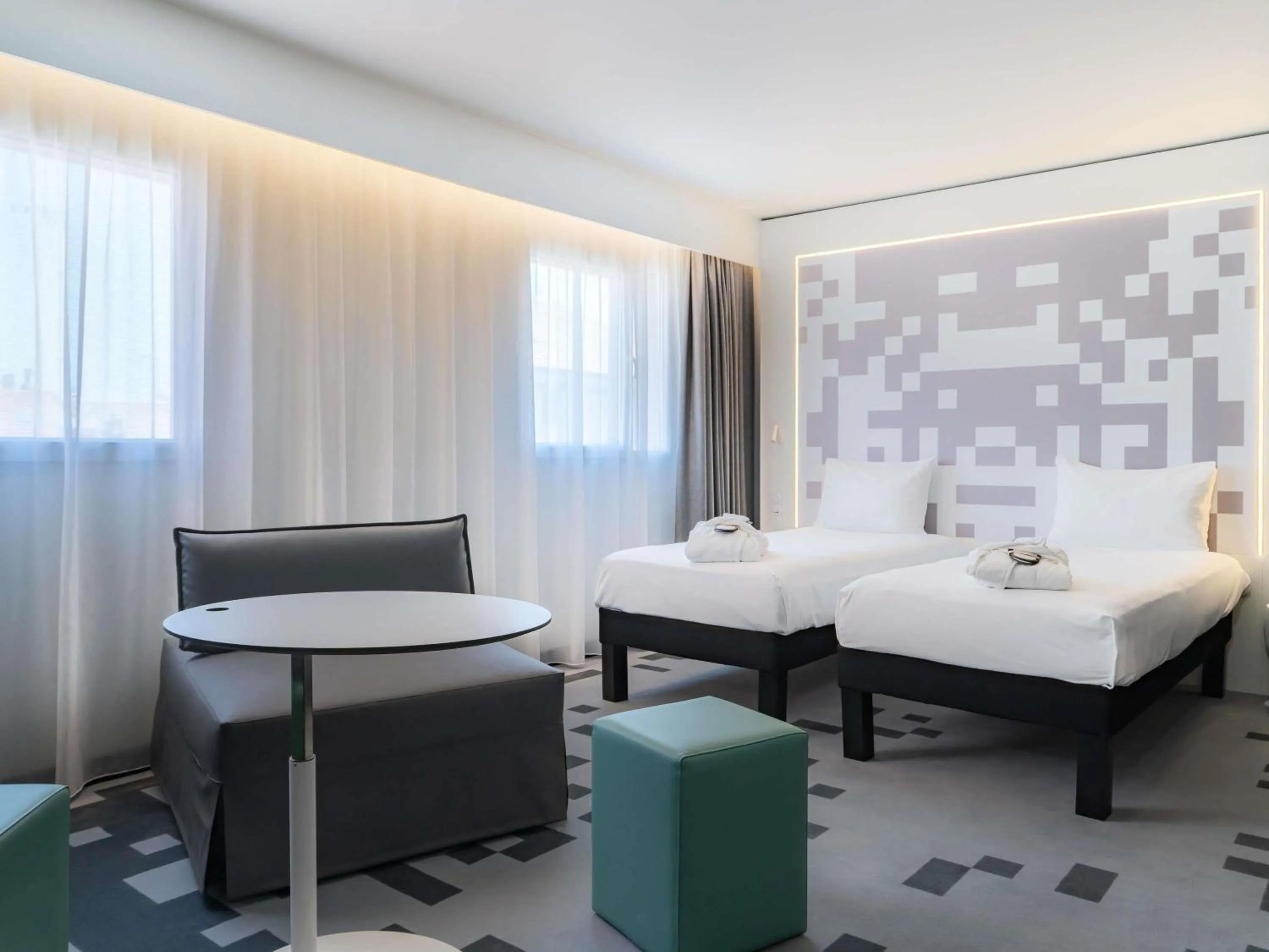 Standard Twin Room with Sofa in Mercure Béziers