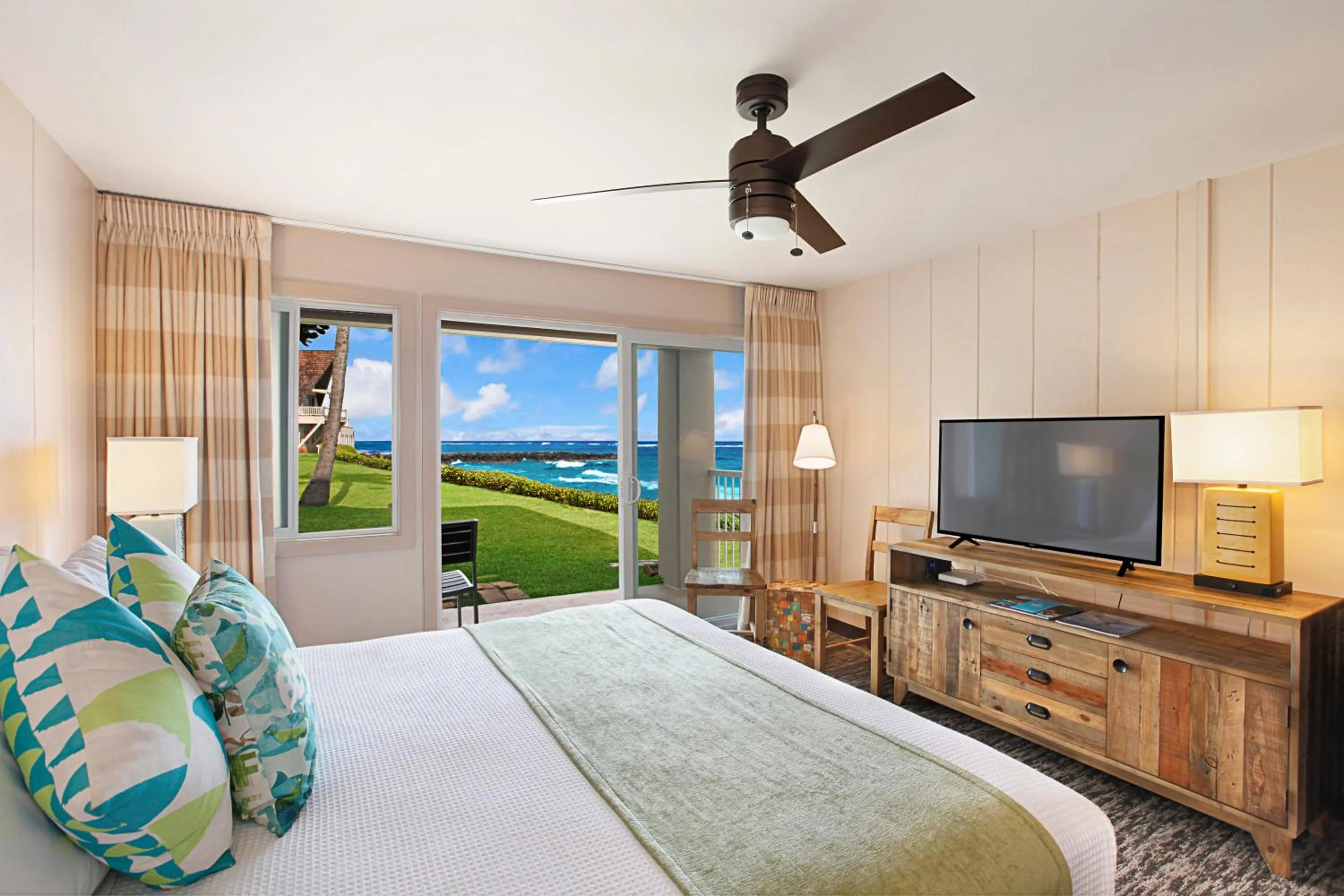 "Newly Renovated" Hotel Ocean Front  in The ISO by Castle