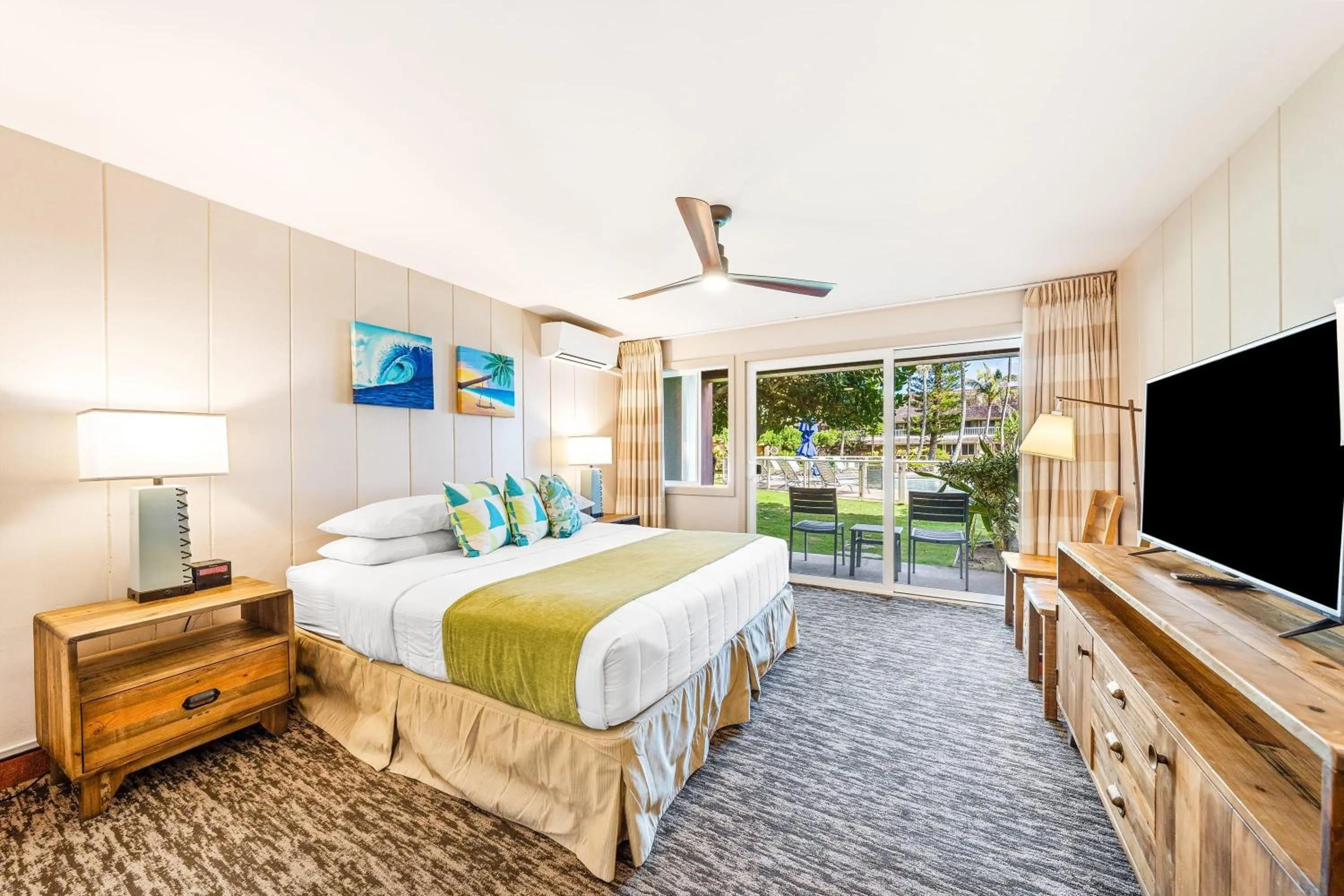 Photo of the whole room, Bed in THE ISO HOTEL, Trademark Collection by Wyndham