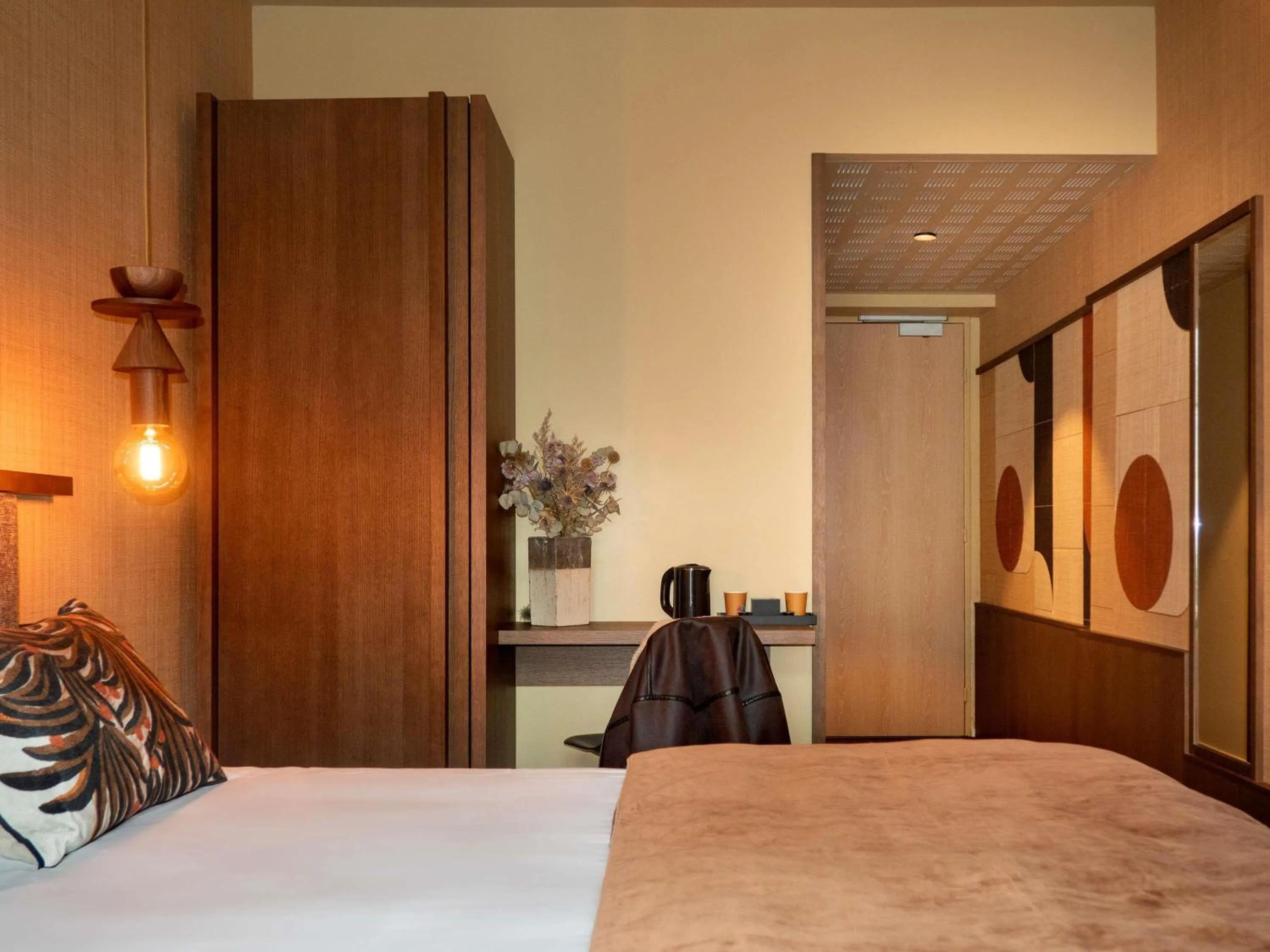 Classic Double Room with Side Sea View in Mercure St Malo Front de Mer