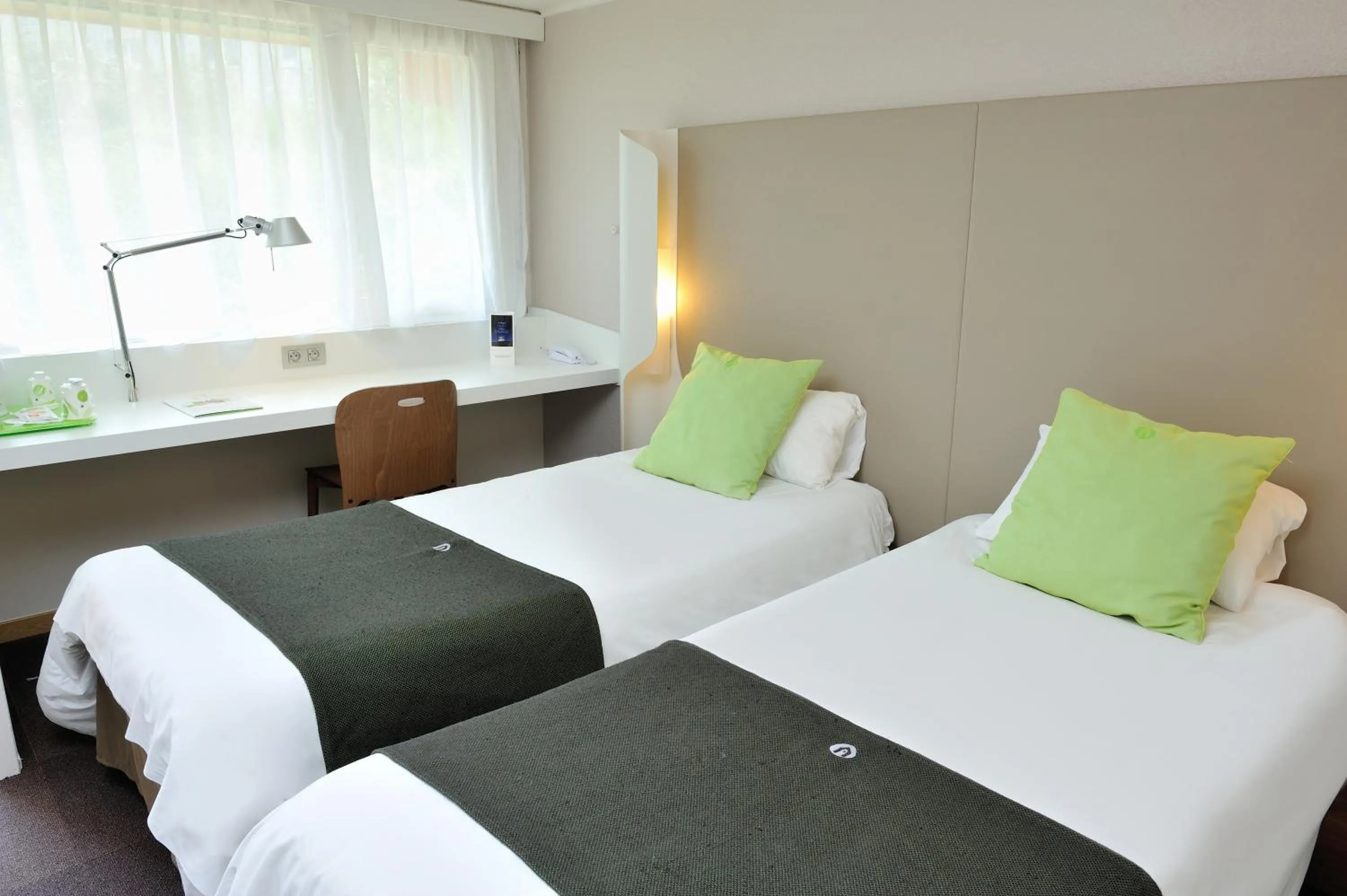 Standard Twin Room in Campanile Clermont Ferrand - Le Brezet