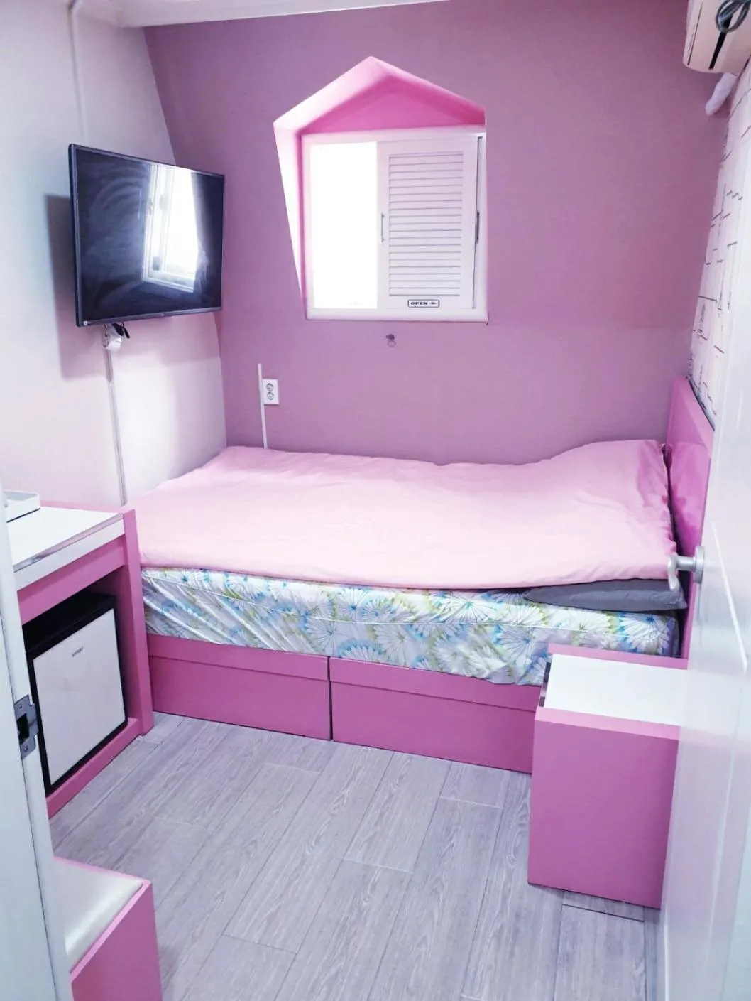 Single Room - single occupancy in OPPA Hostel Sinchon-Hongdae