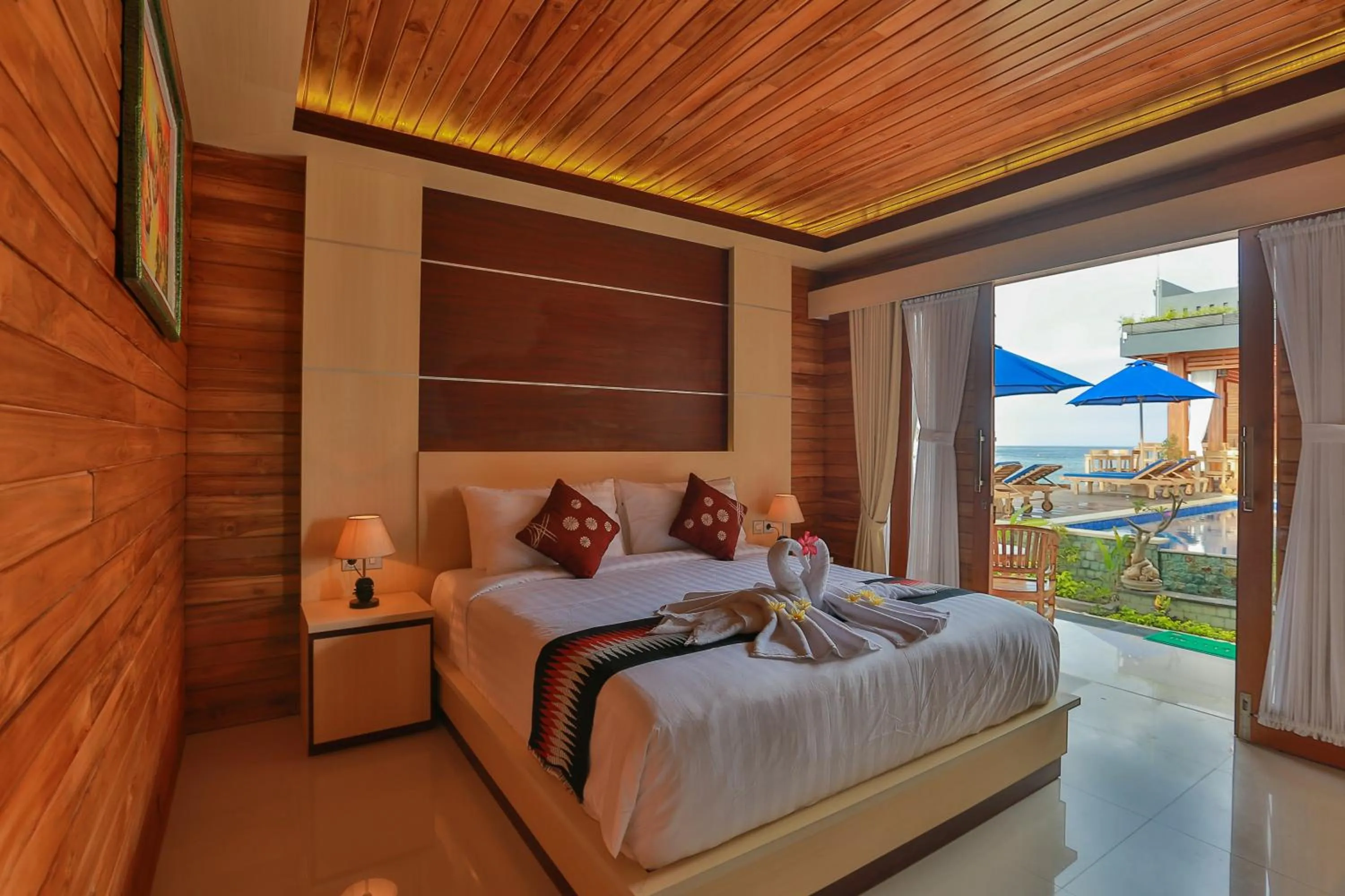 Deluxe King Room in Sunrise Cottage