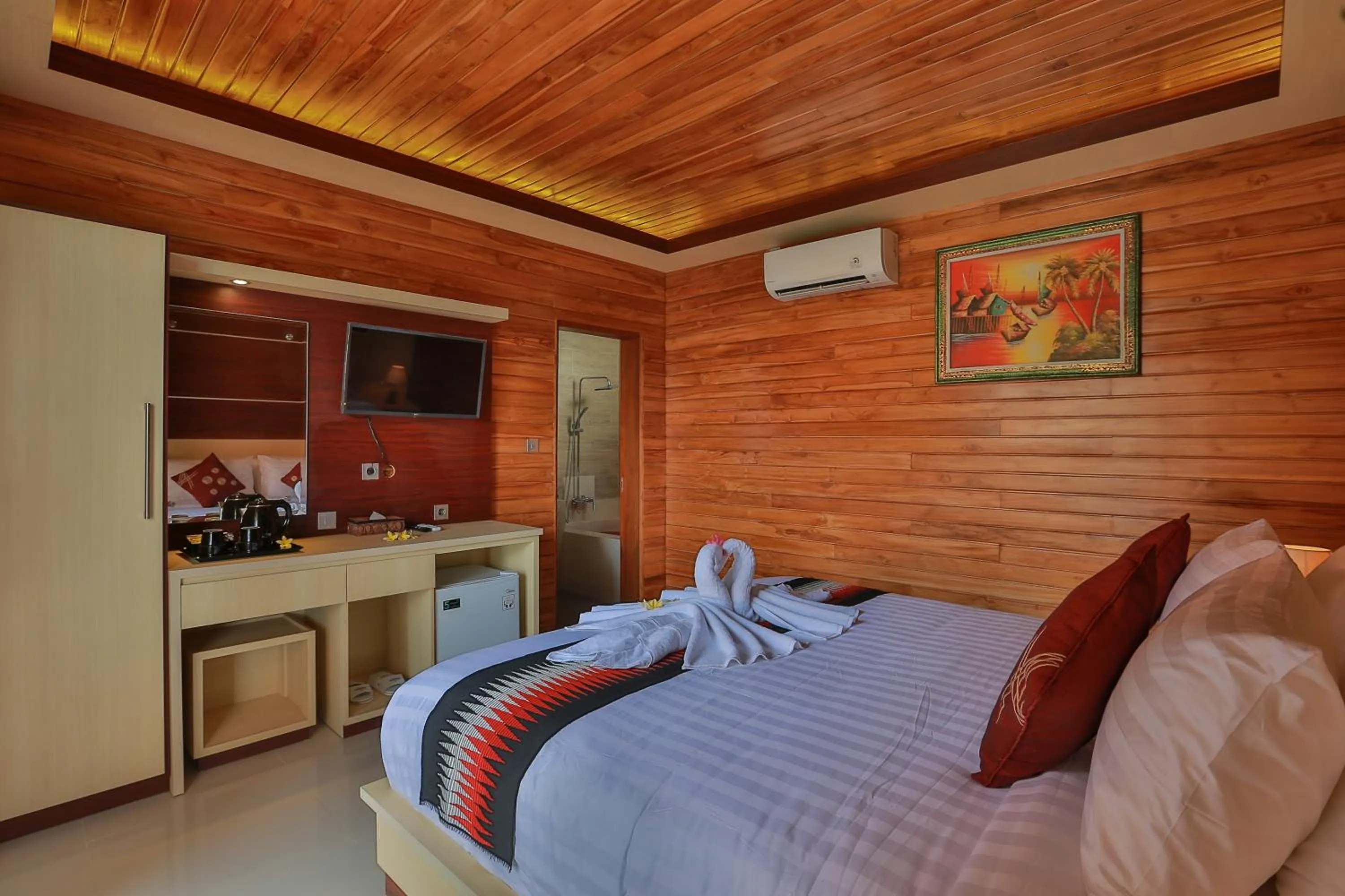 Deluxe King Room with Sea View in Sunrise Cottage