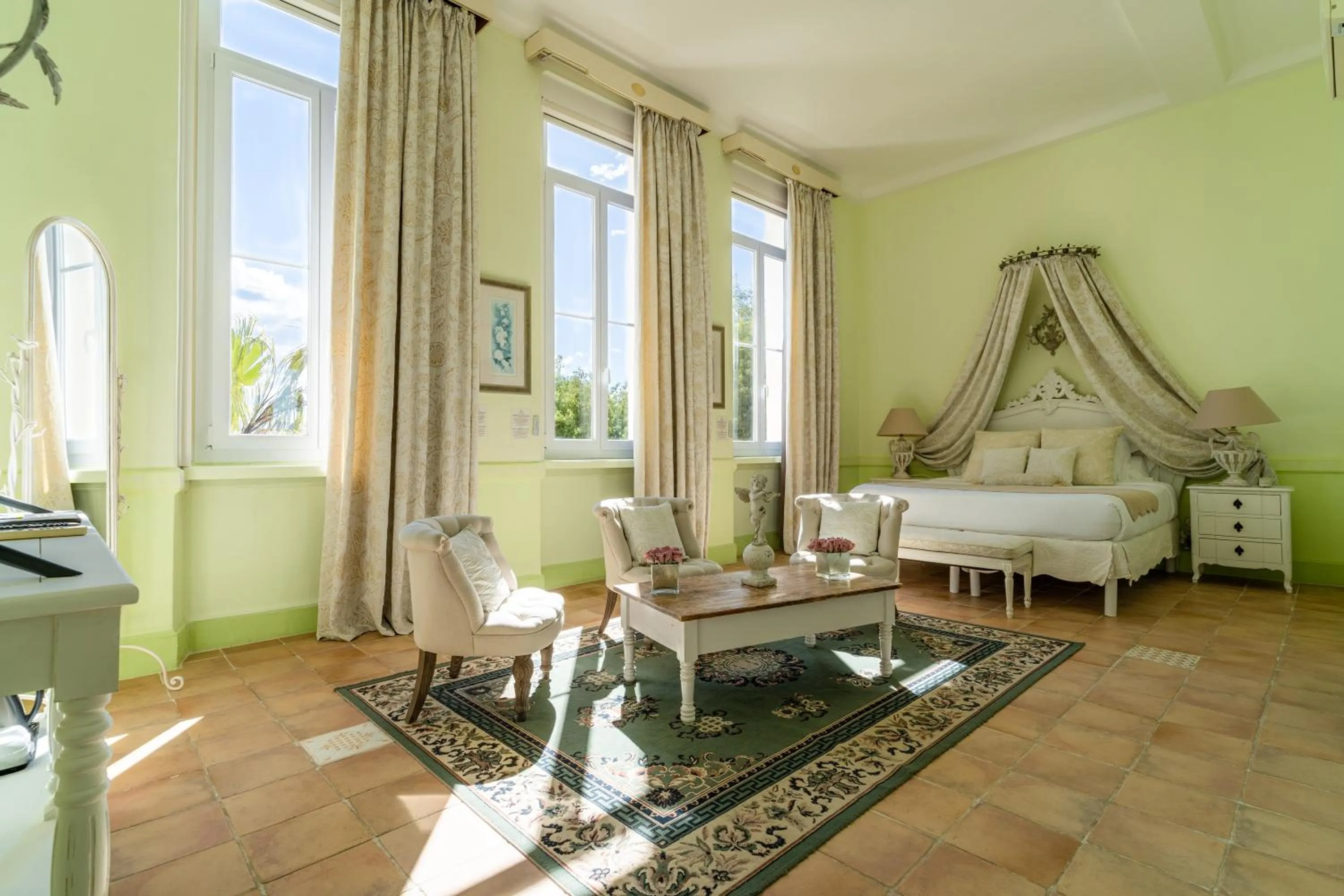 Suite with Sea View in Hôtel l'Orangeraie