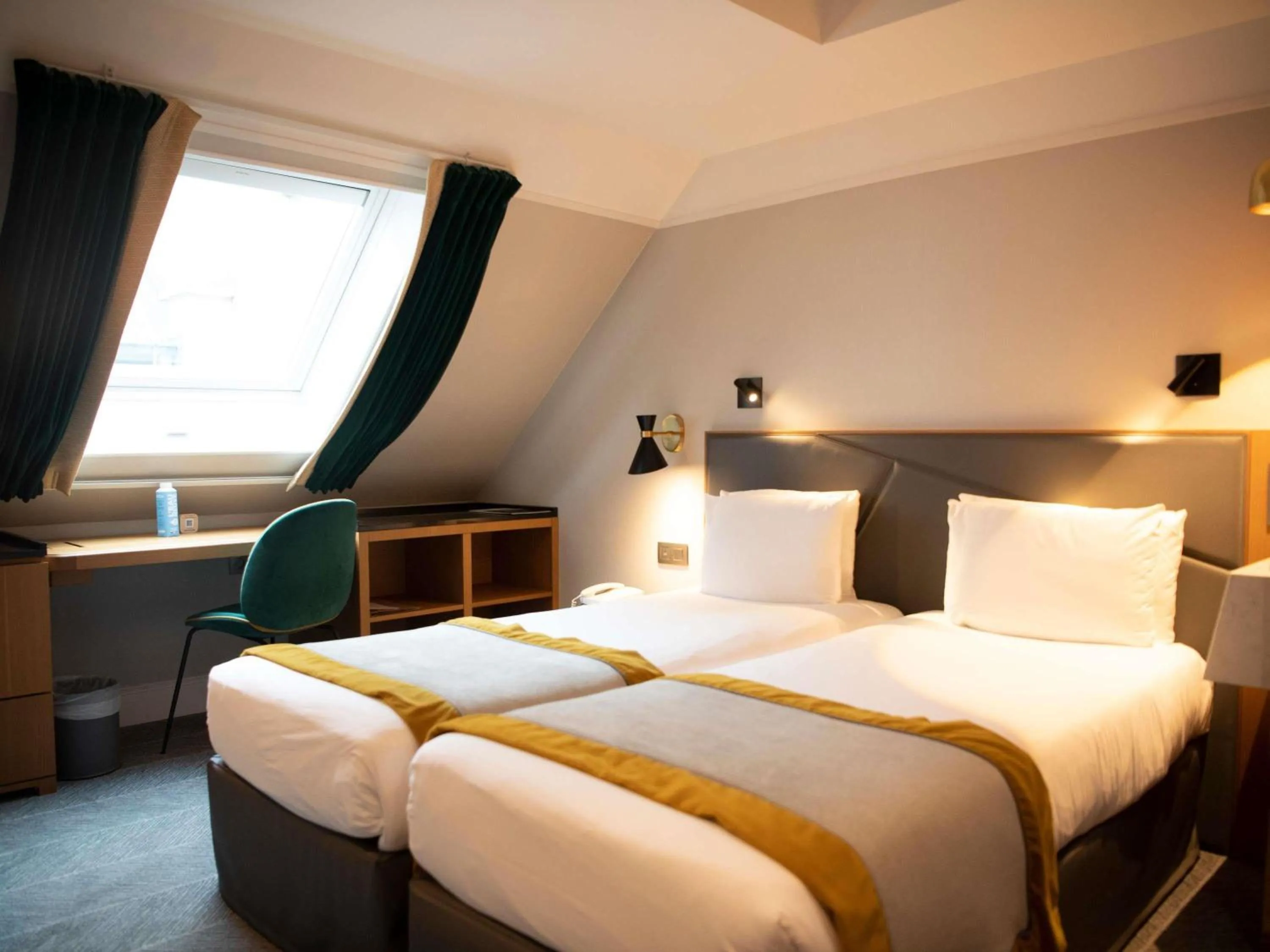 Classic Twin Room in Mercure Paris Opera Garnier Hôtel & Spa