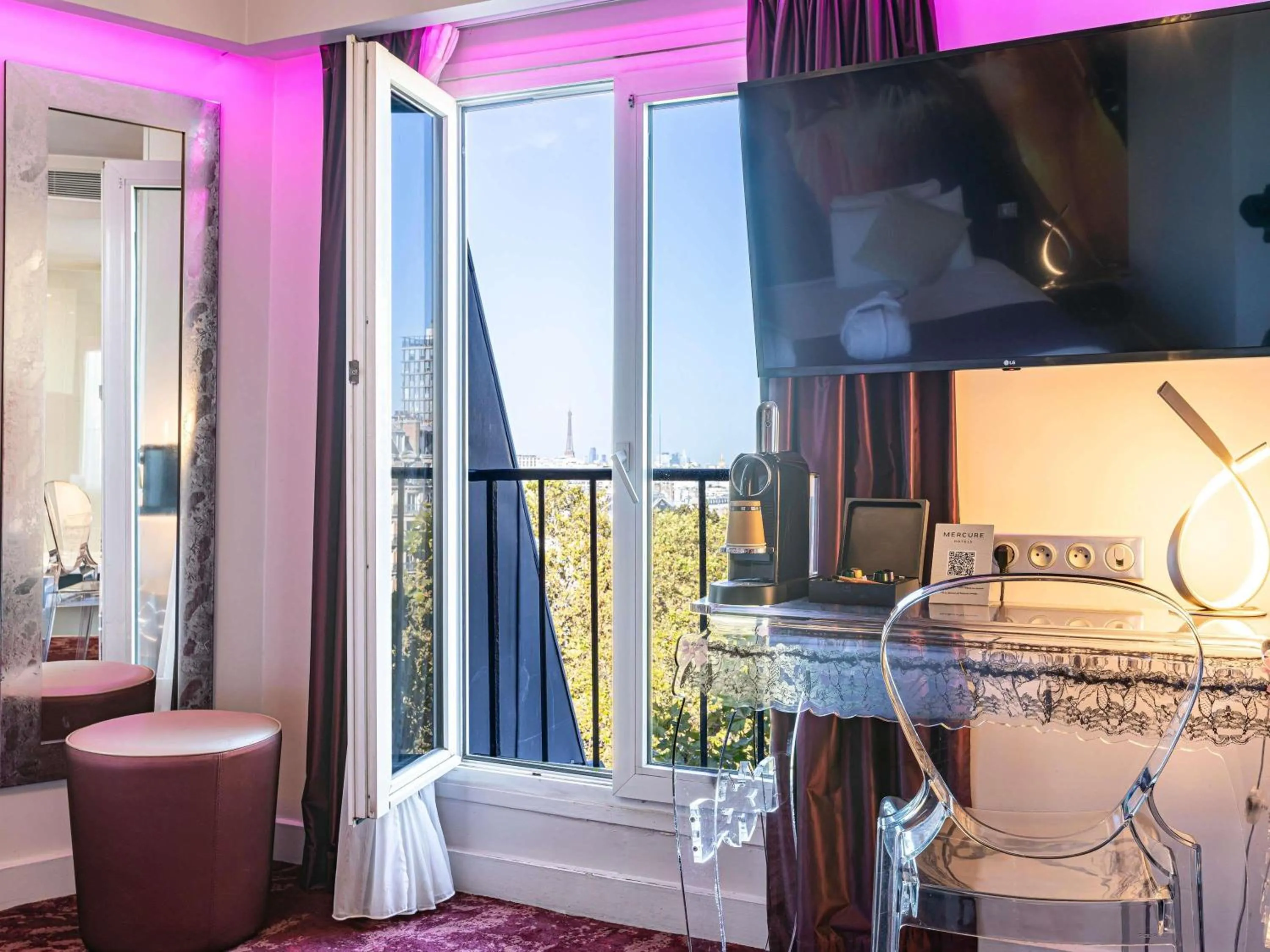 Privilege Room with One Double Bed and View in Mercure Paris Place d'Italie
