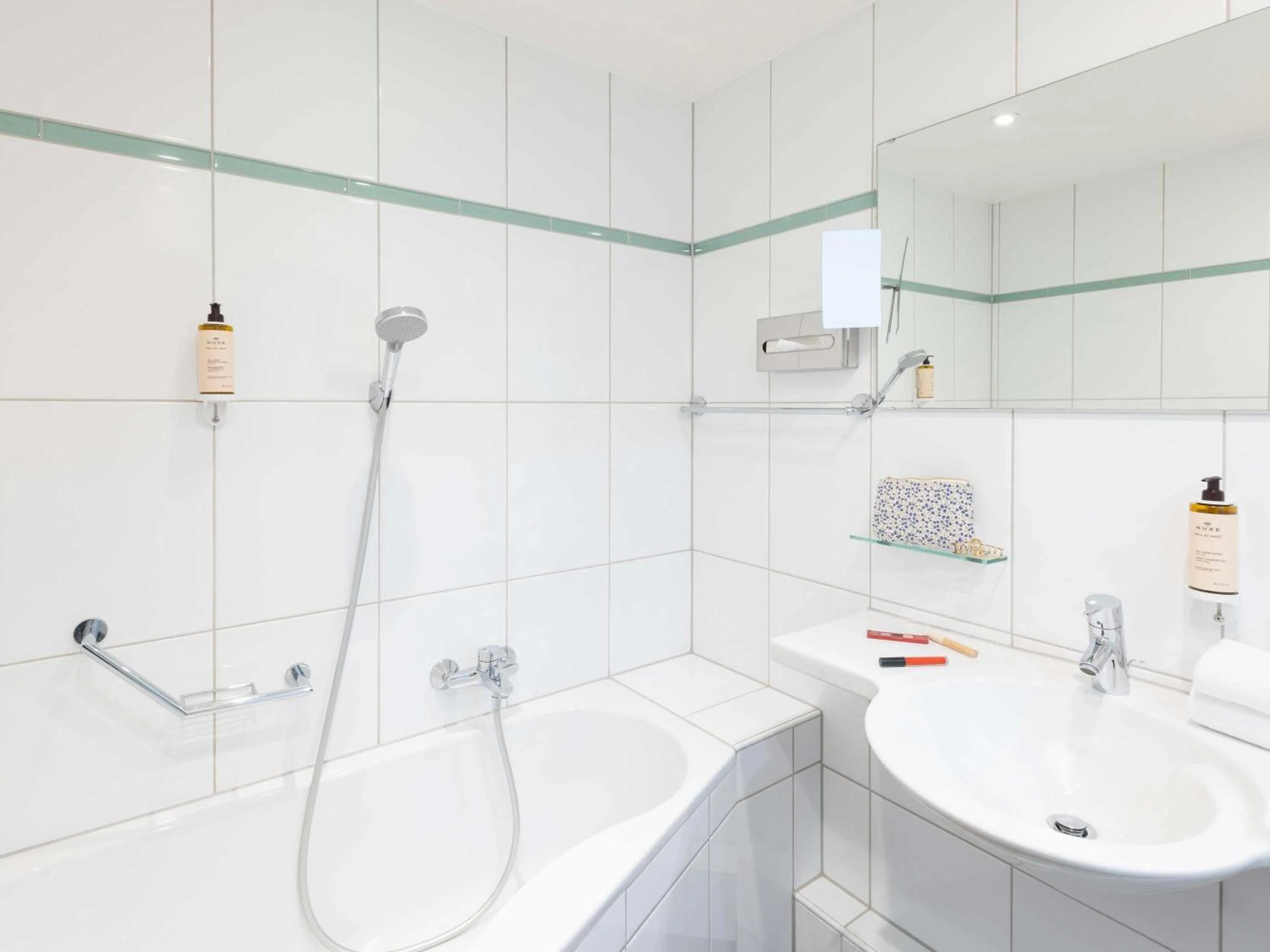 Classic Twin Room in Mercure Strasbourg Centre Petite France